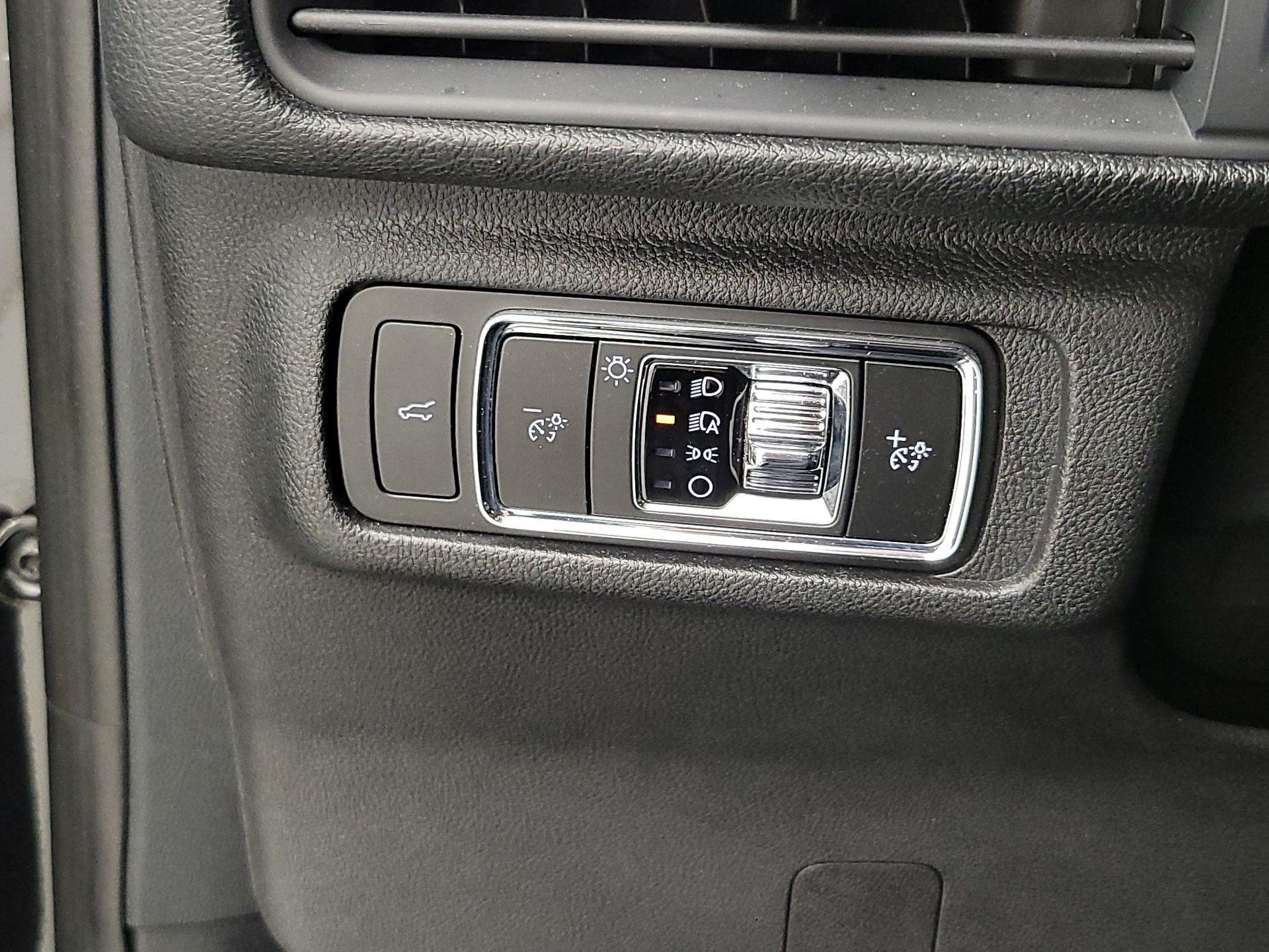 Thumbnail: 2024 Lincoln Corsair - 13