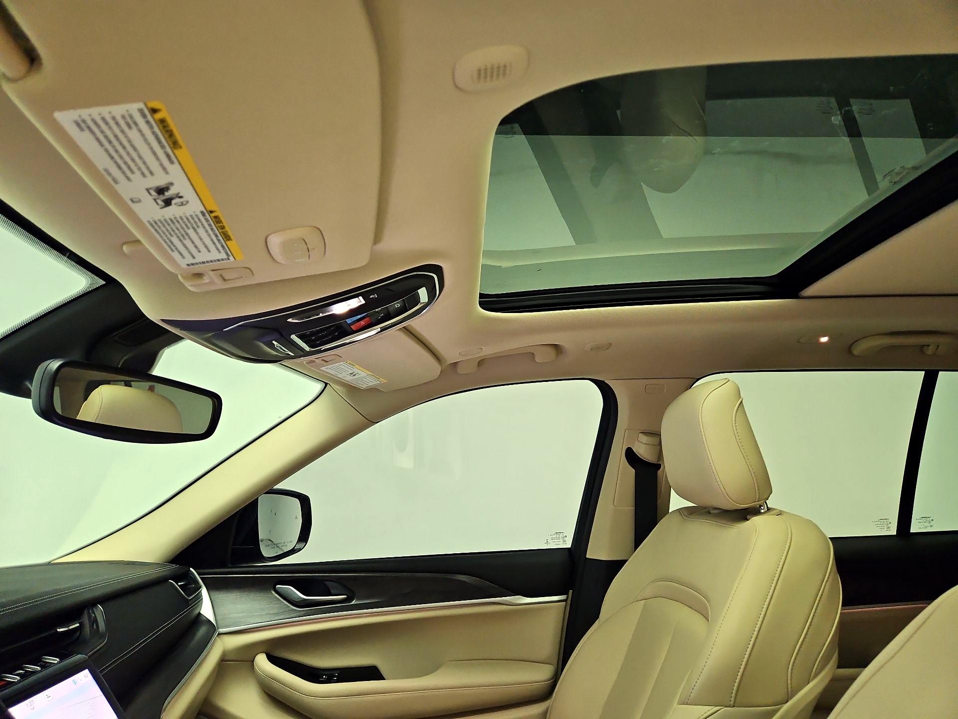 Thumbnail: 2022 Jeep Grand Cherokee - 20