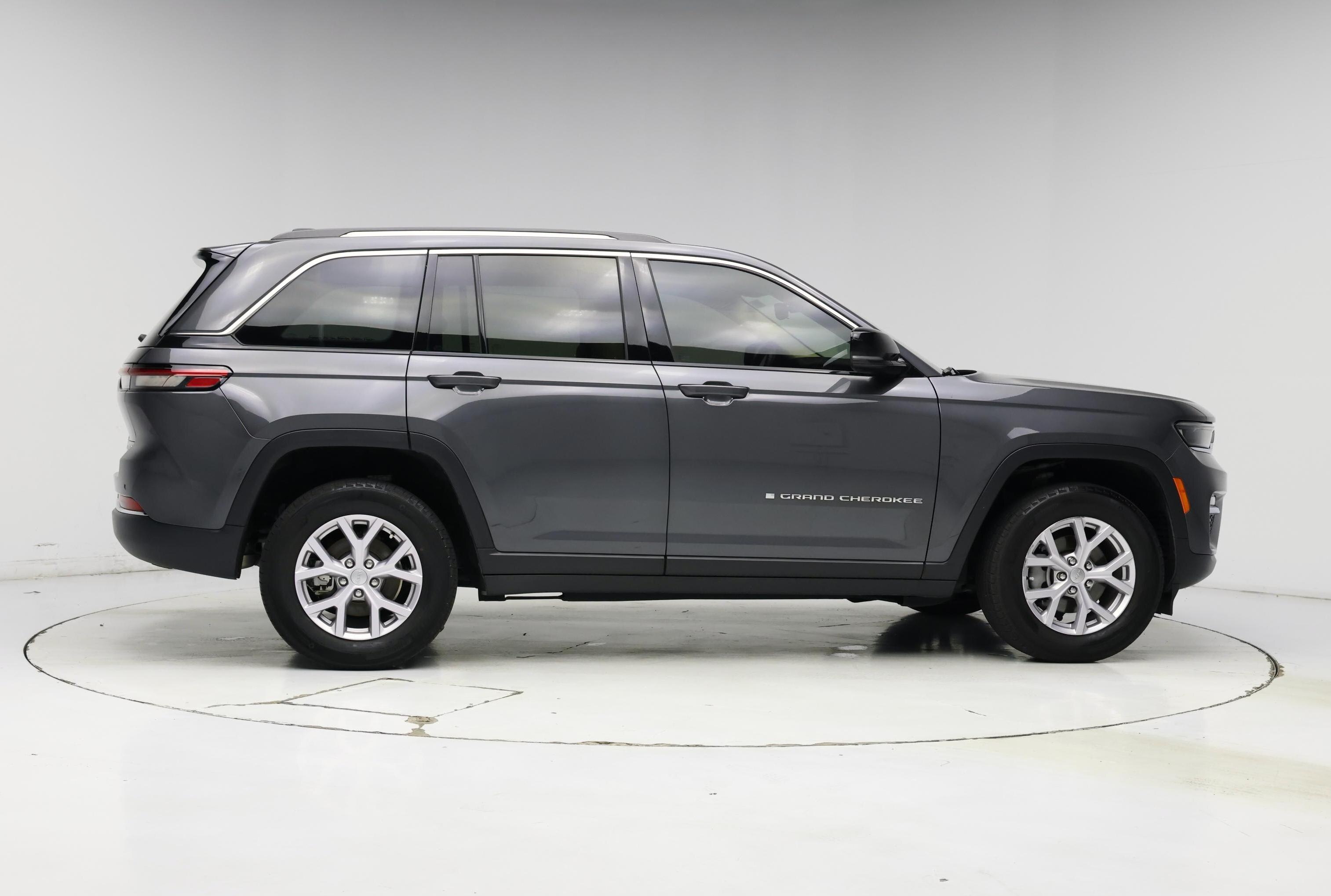 Thumbnail: 2022 Jeep Grand Cherokee - 7