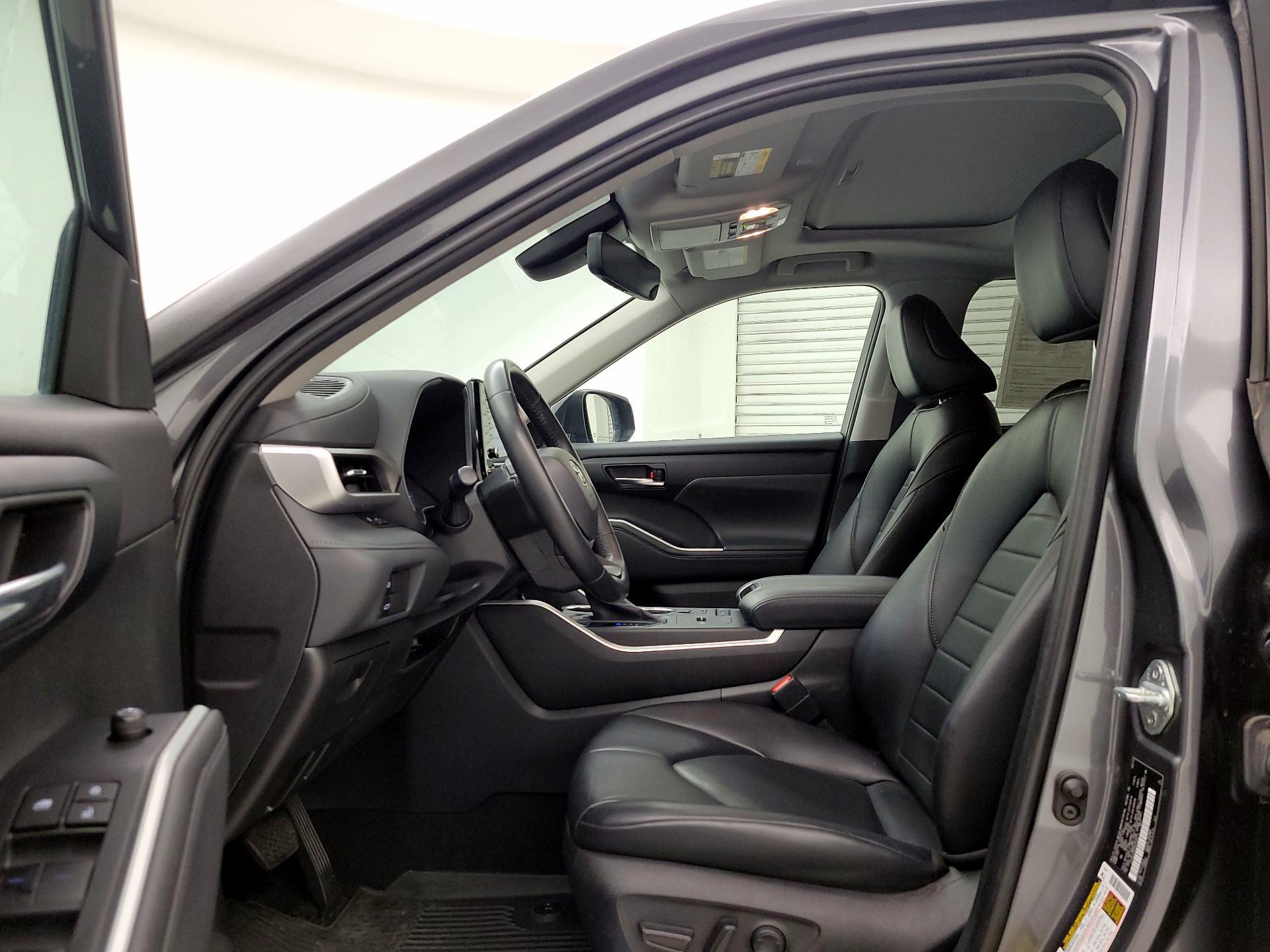 Thumbnail: 2022 Toyota Highlander - 9