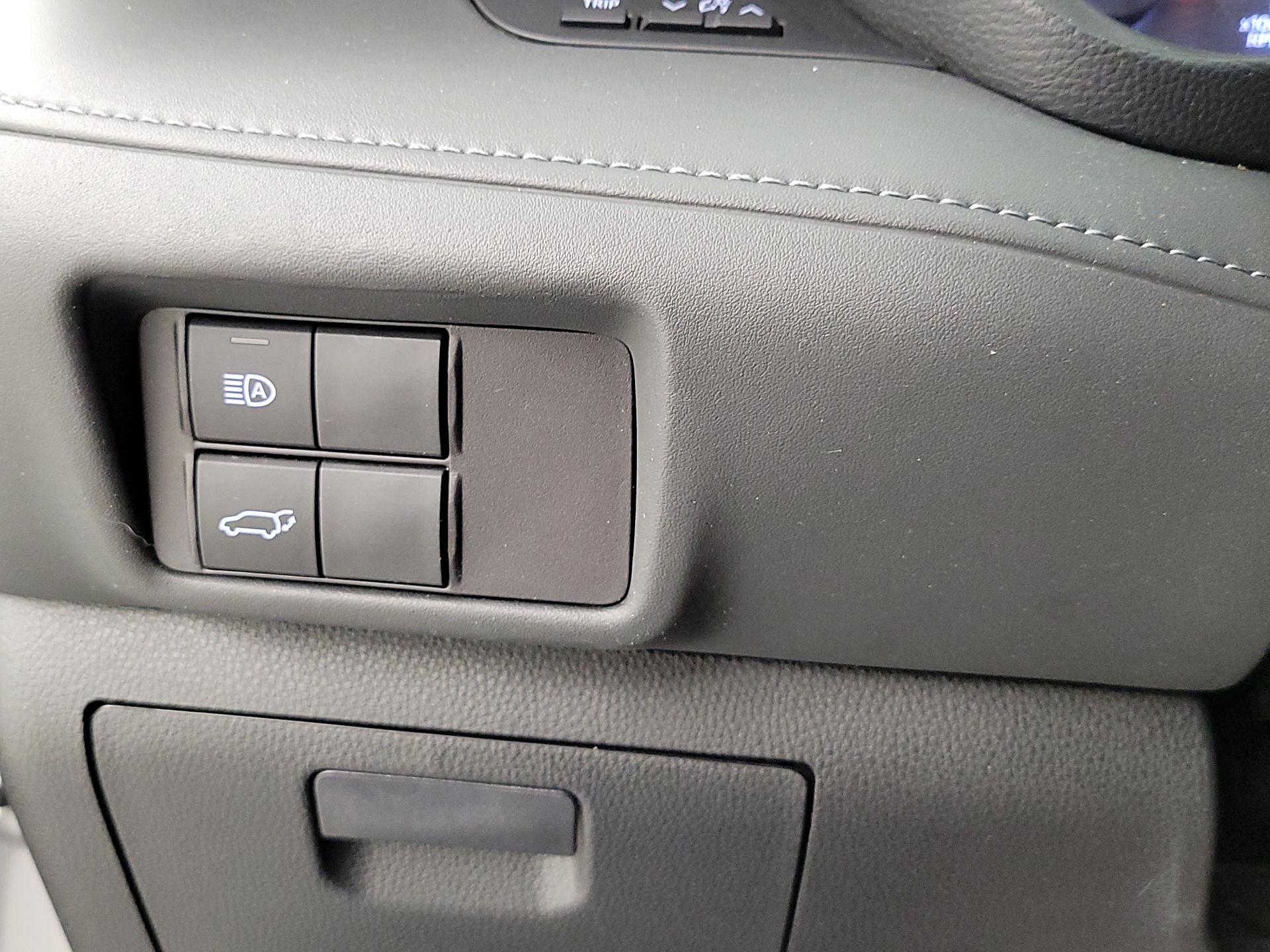 Thumbnail: 2022 Toyota Highlander - 11