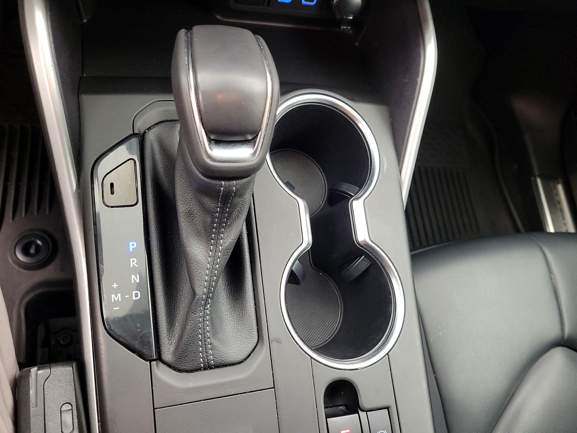 Thumbnail: 2022 Toyota Highlander - 16