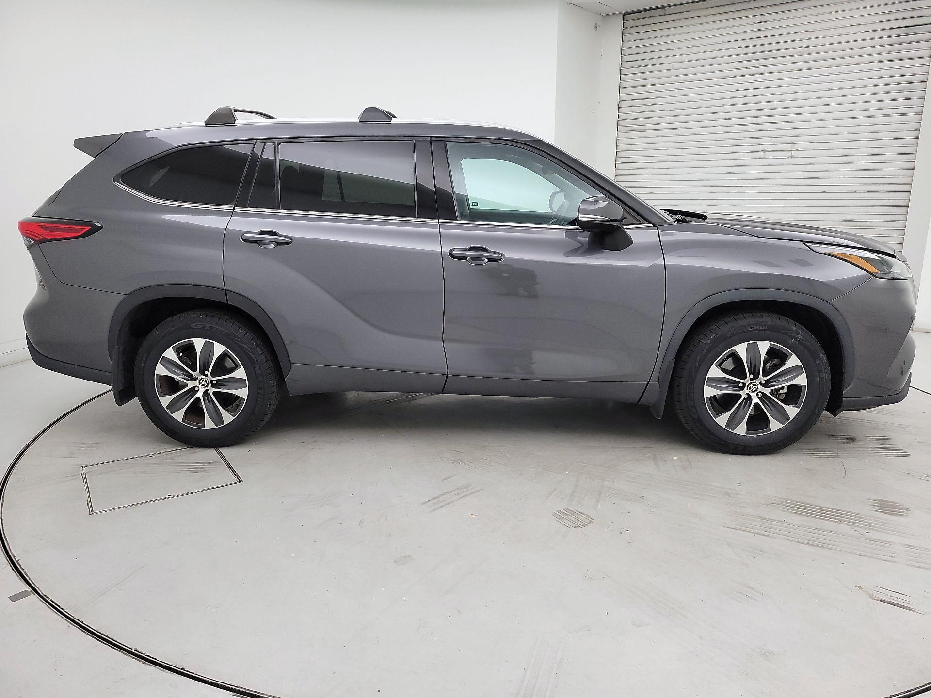 Thumbnail: 2022 Toyota Highlander - 4