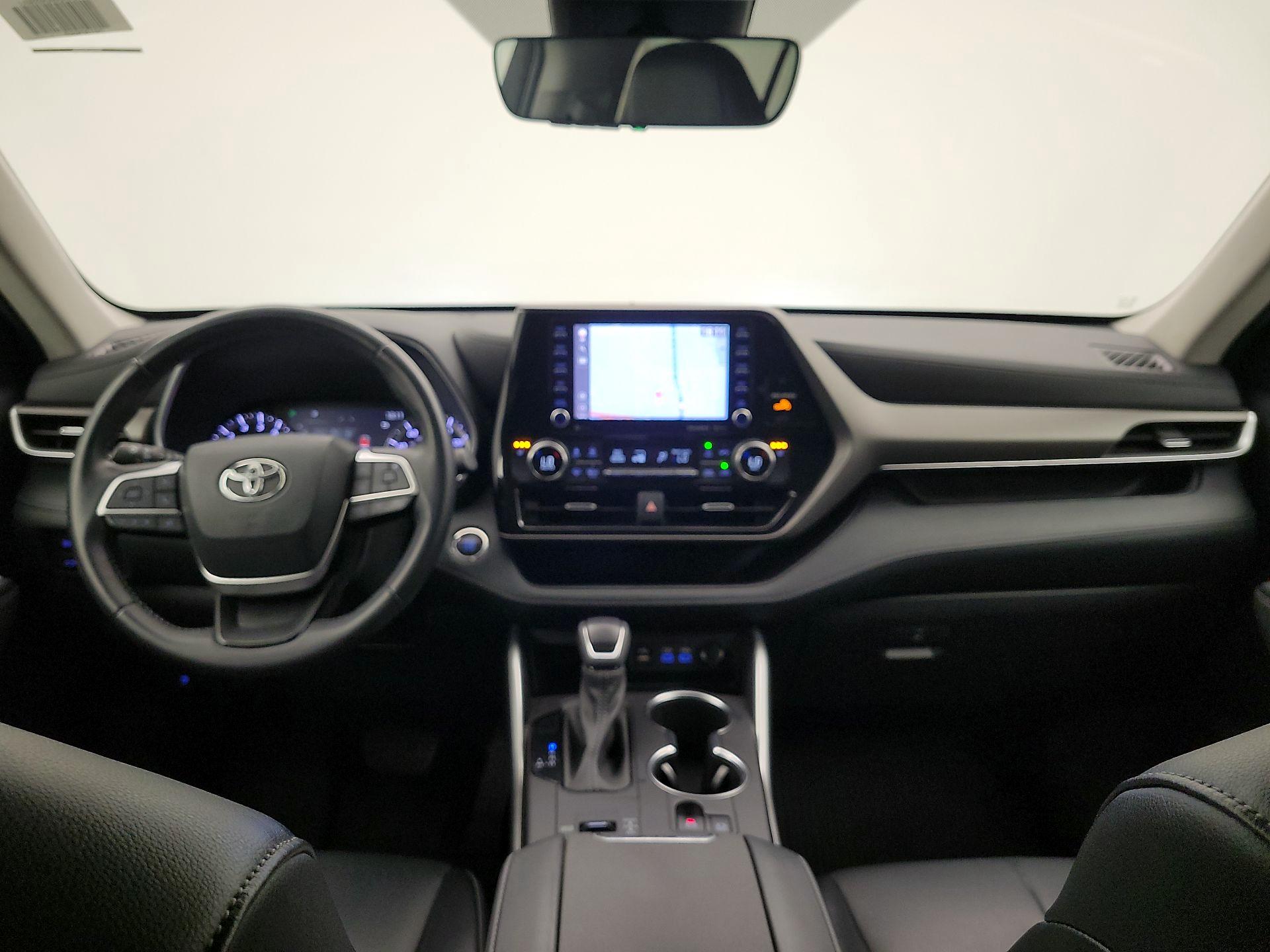 Thumbnail: 2022 Toyota Highlander - 8