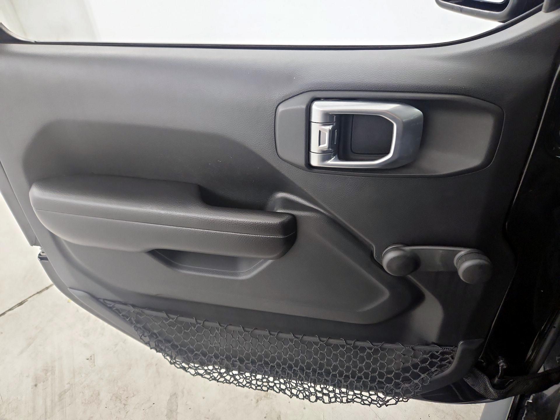 Thumbnail: 2018 Jeep Wrangler - 12