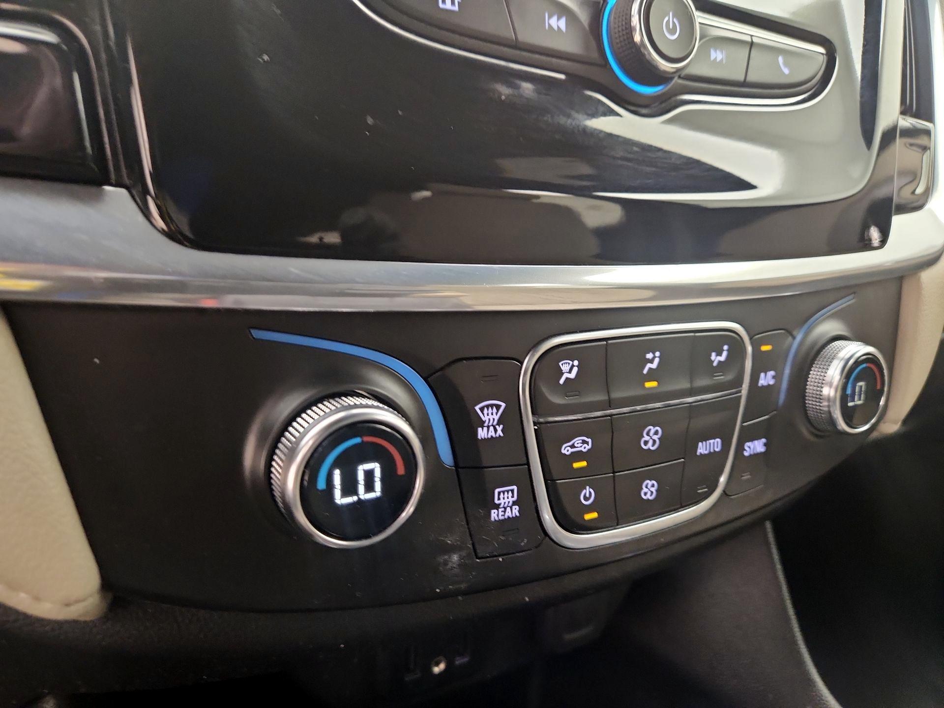 Thumbnail: 2023 Chevrolet Traverse - 16