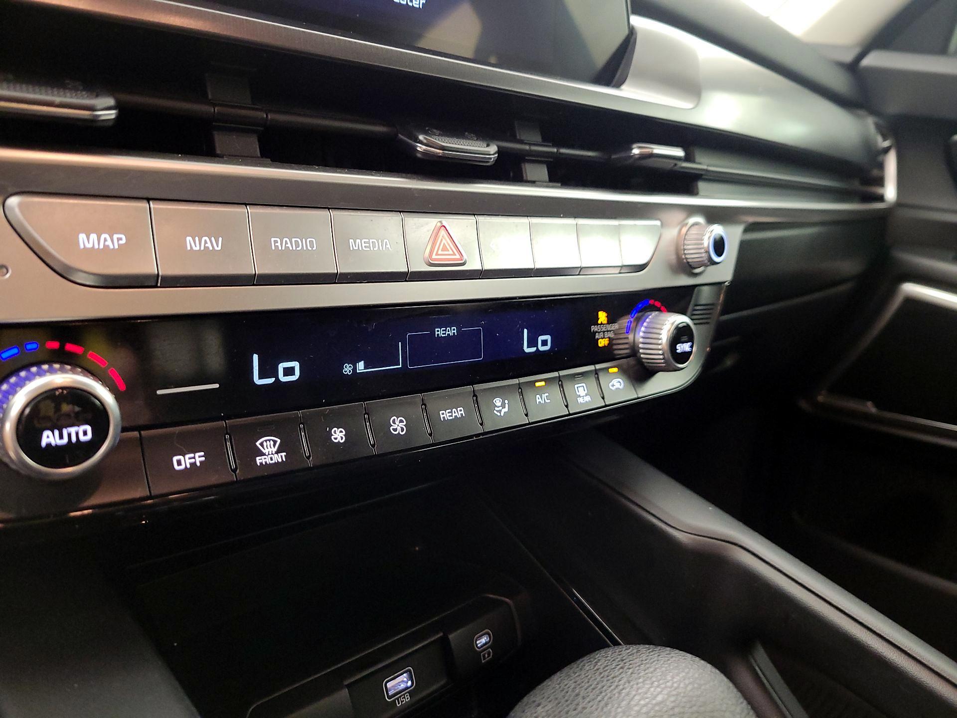 Thumbnail: 2023 Kia Telluride - 17