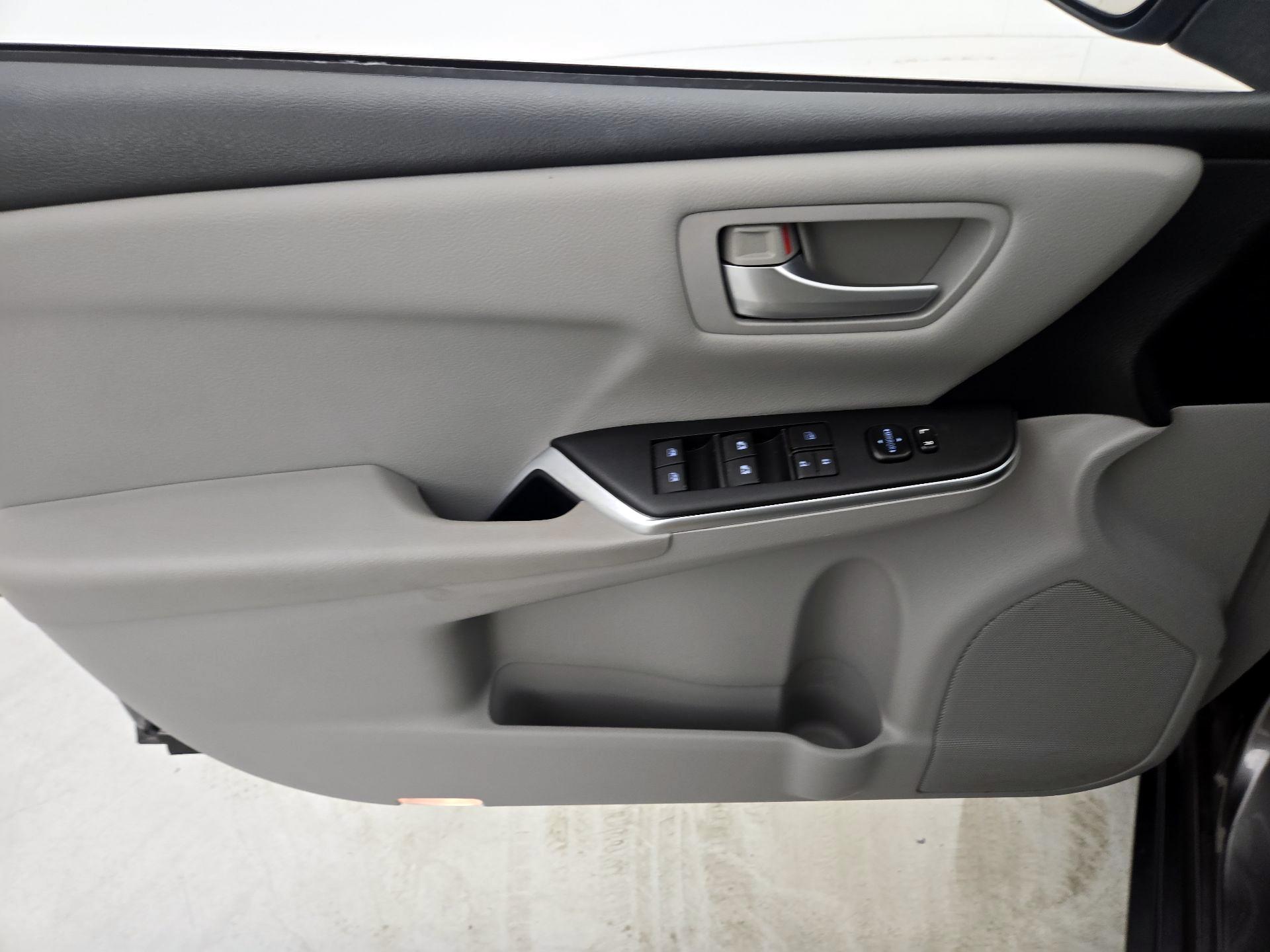 Thumbnail: 2017 Toyota Camry - 12