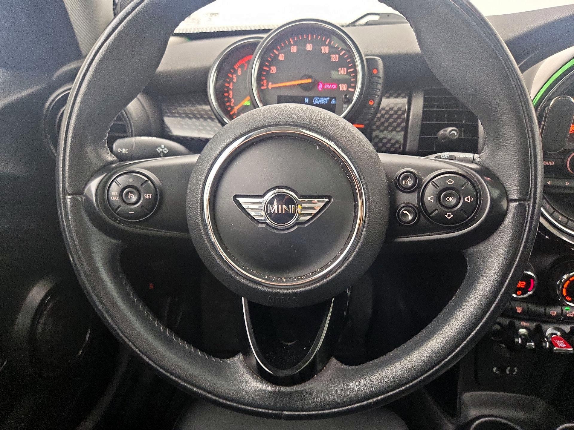 Thumbnail: 2016 MINI Cooper Hardtop - 10