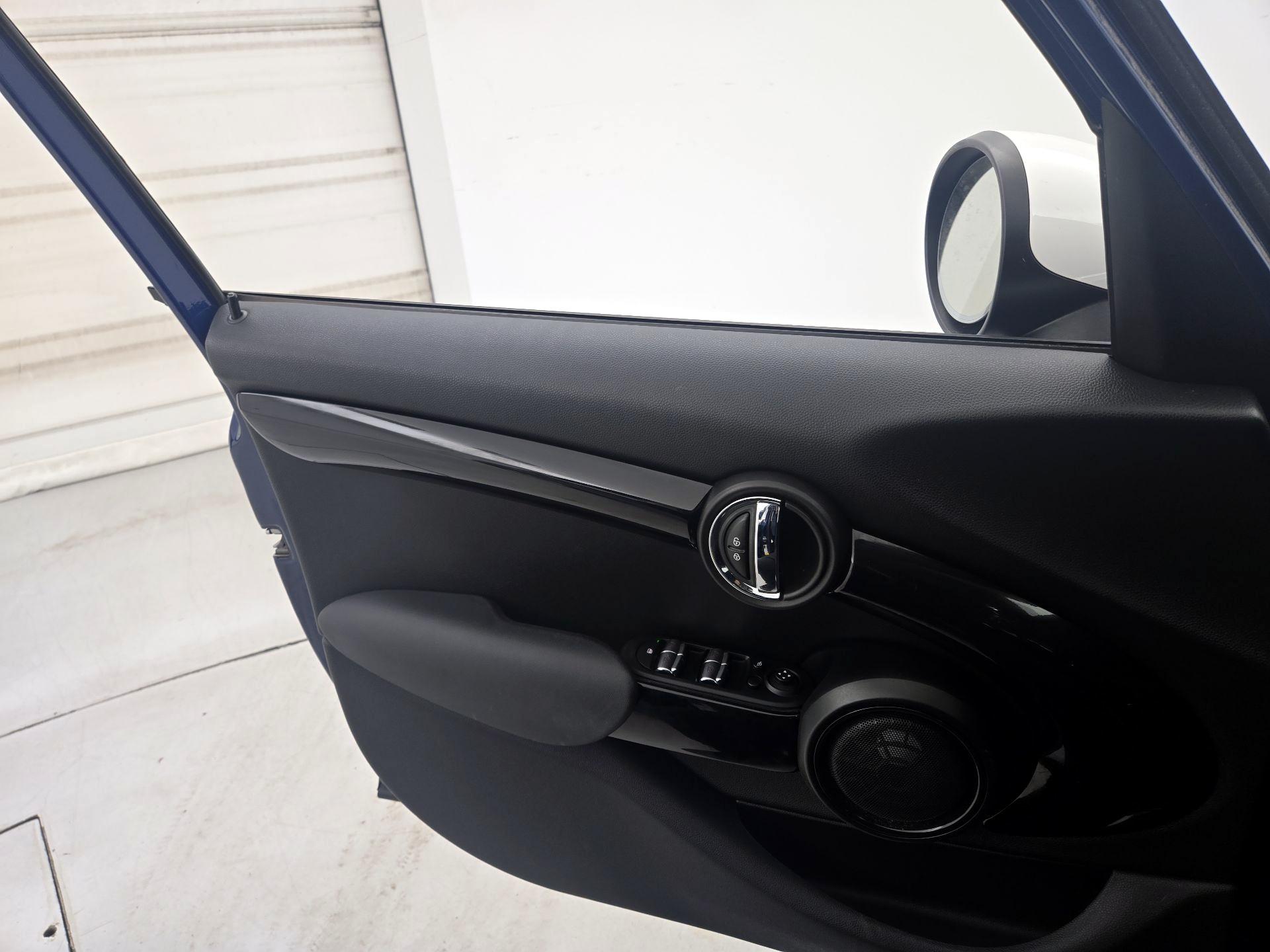 Thumbnail: 2016 MINI Cooper Hardtop - 12