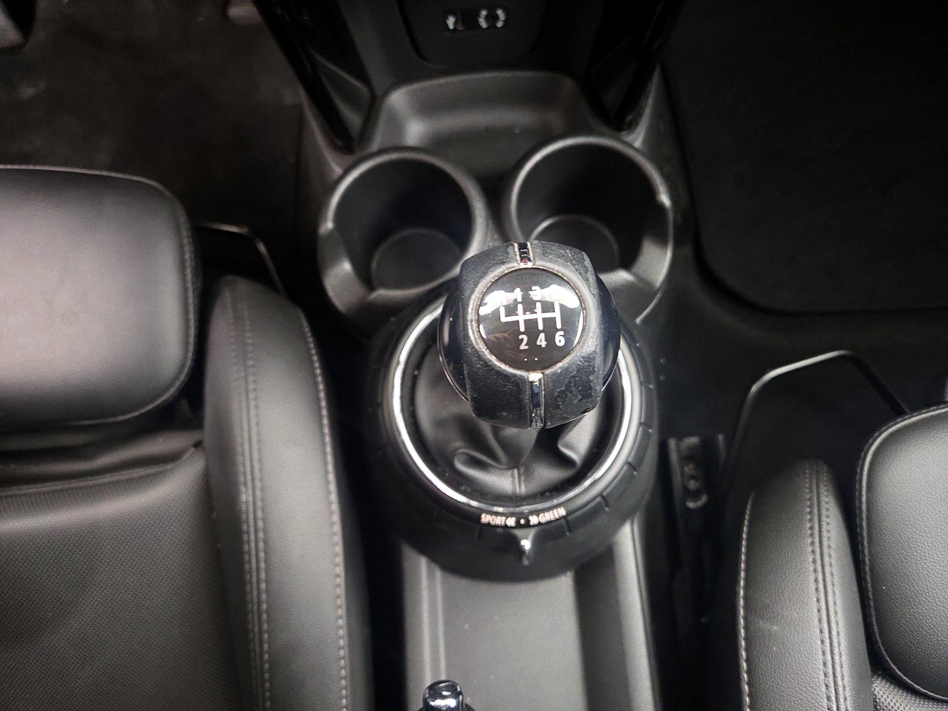 Thumbnail: 2016 MINI Cooper Hardtop - 16