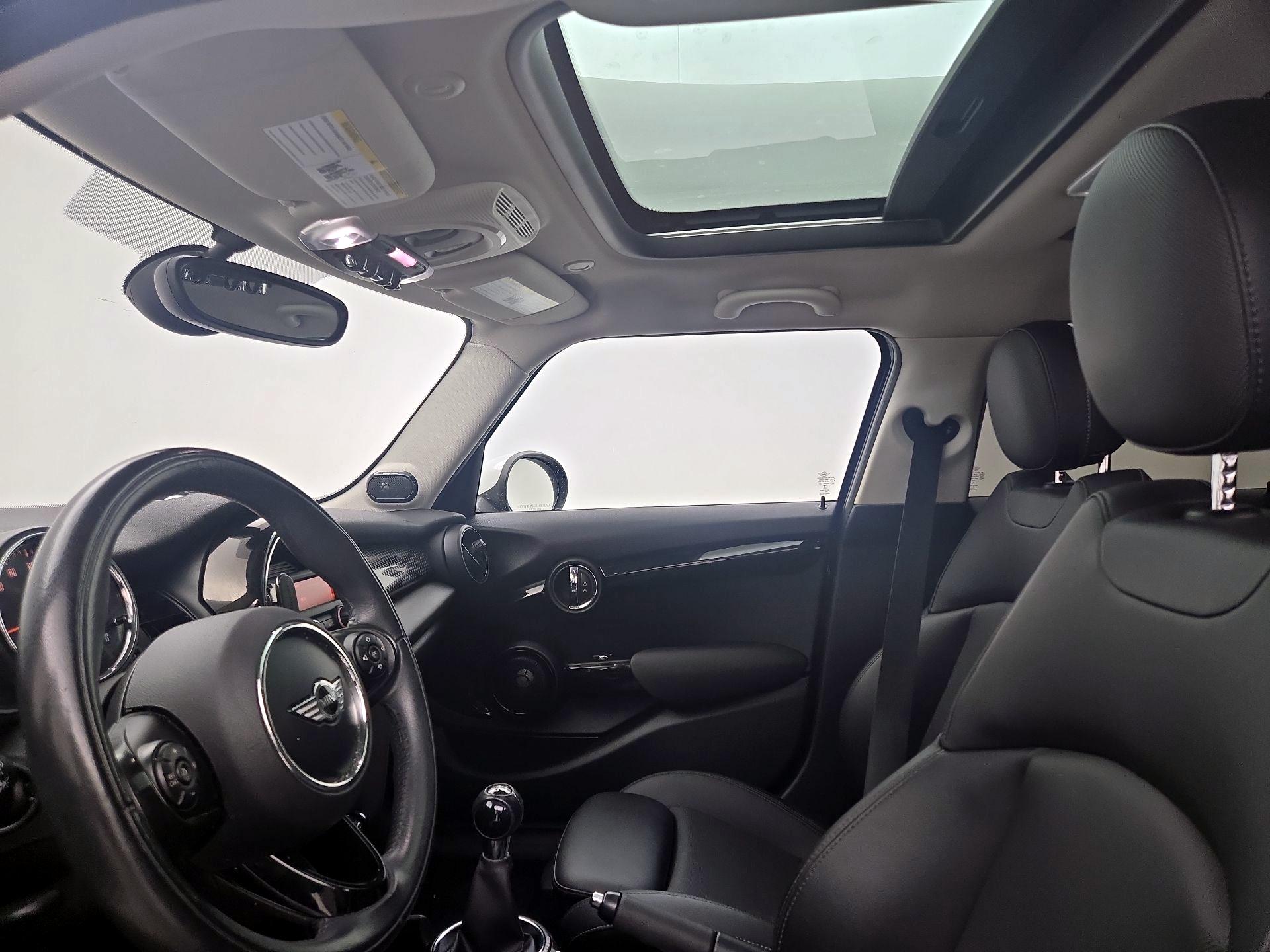 Thumbnail: 2016 MINI Cooper Hardtop - 18