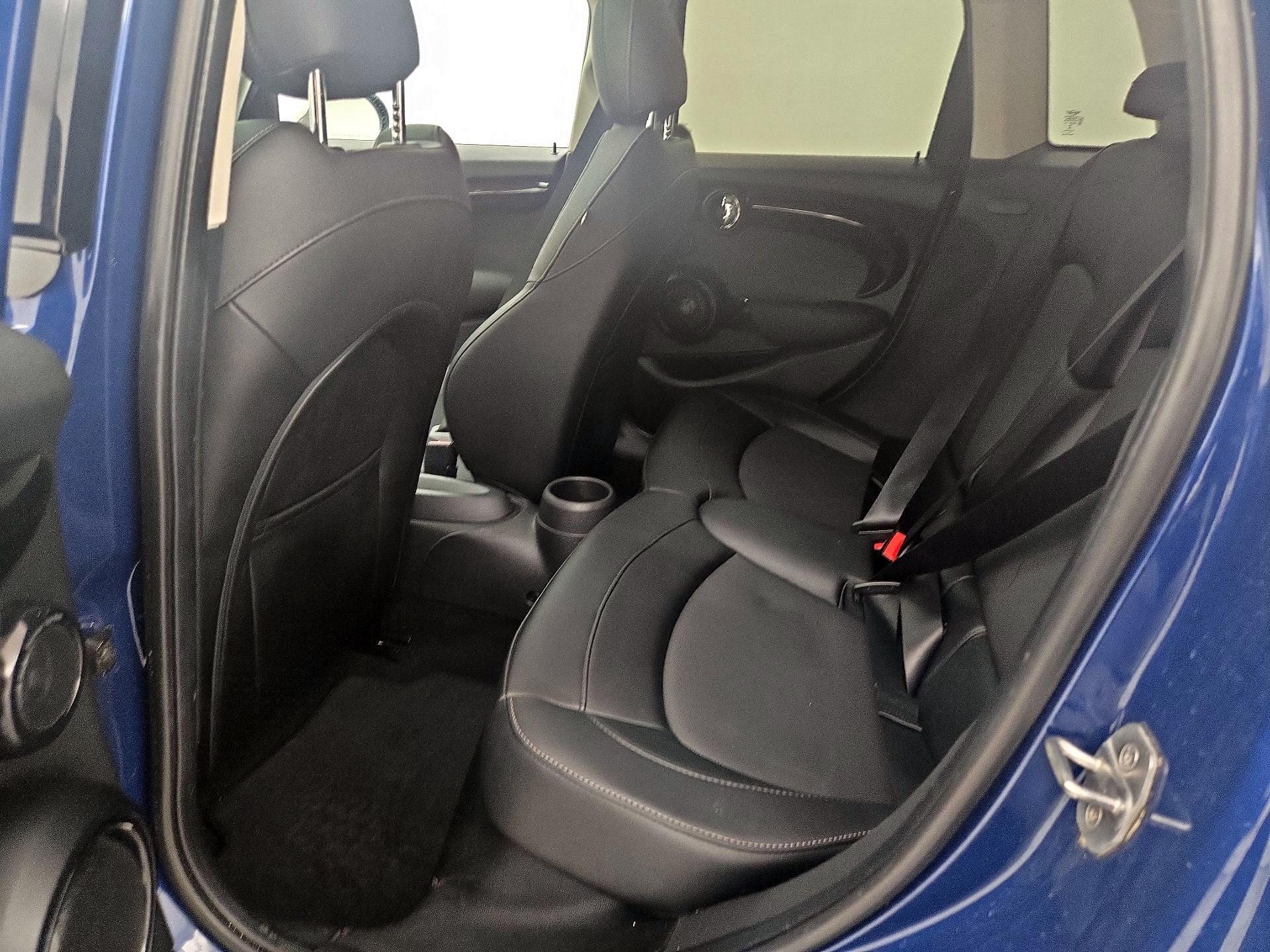 Thumbnail: 2016 MINI Cooper Hardtop - 19