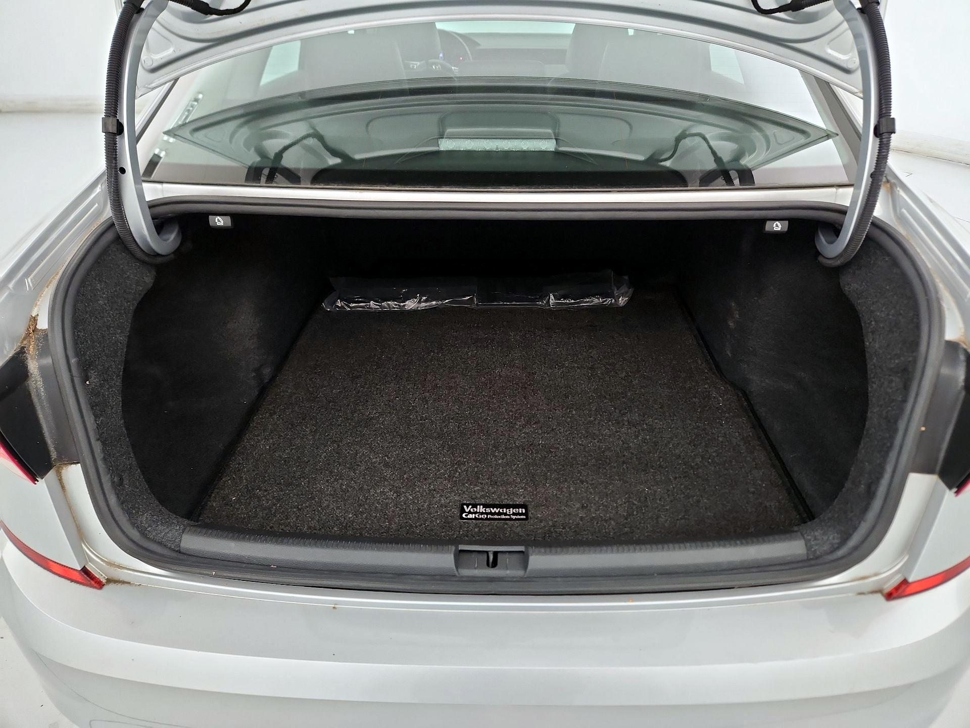 Thumbnail: 2020 Volkswagen Passat - 16