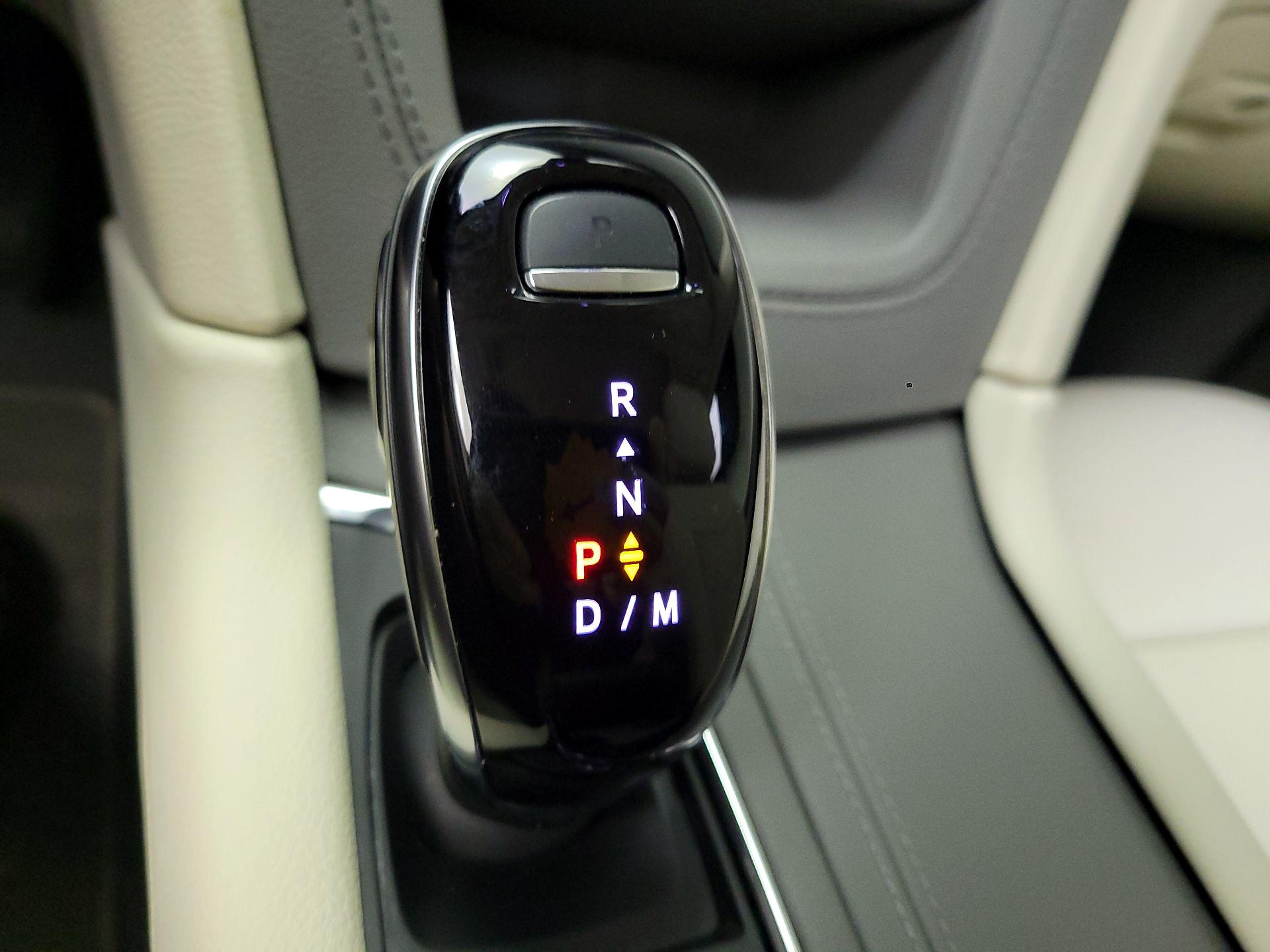 Thumbnail: 2025 Cadillac XT5 - 17