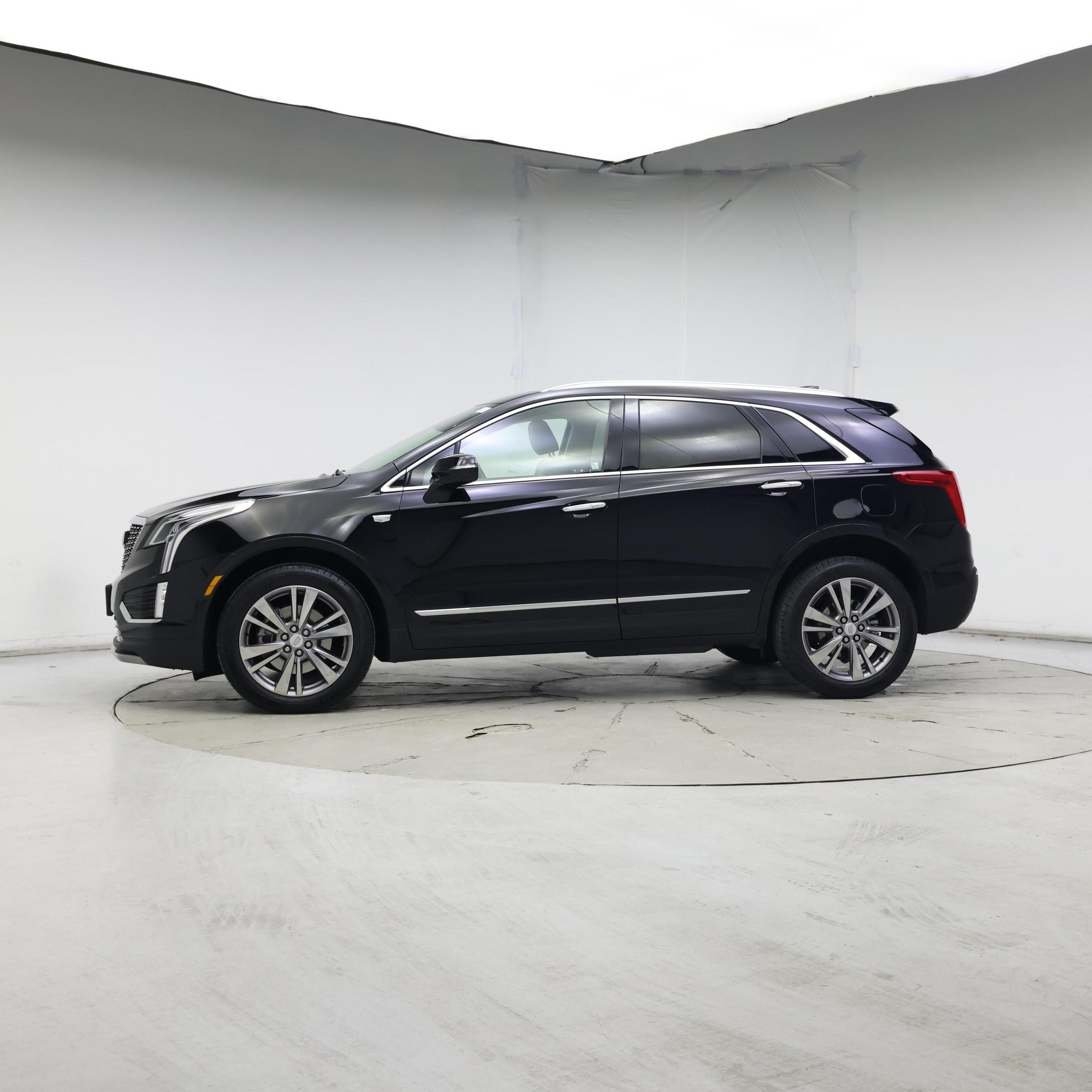 Thumbnail: 2025 Cadillac XT5 - 3