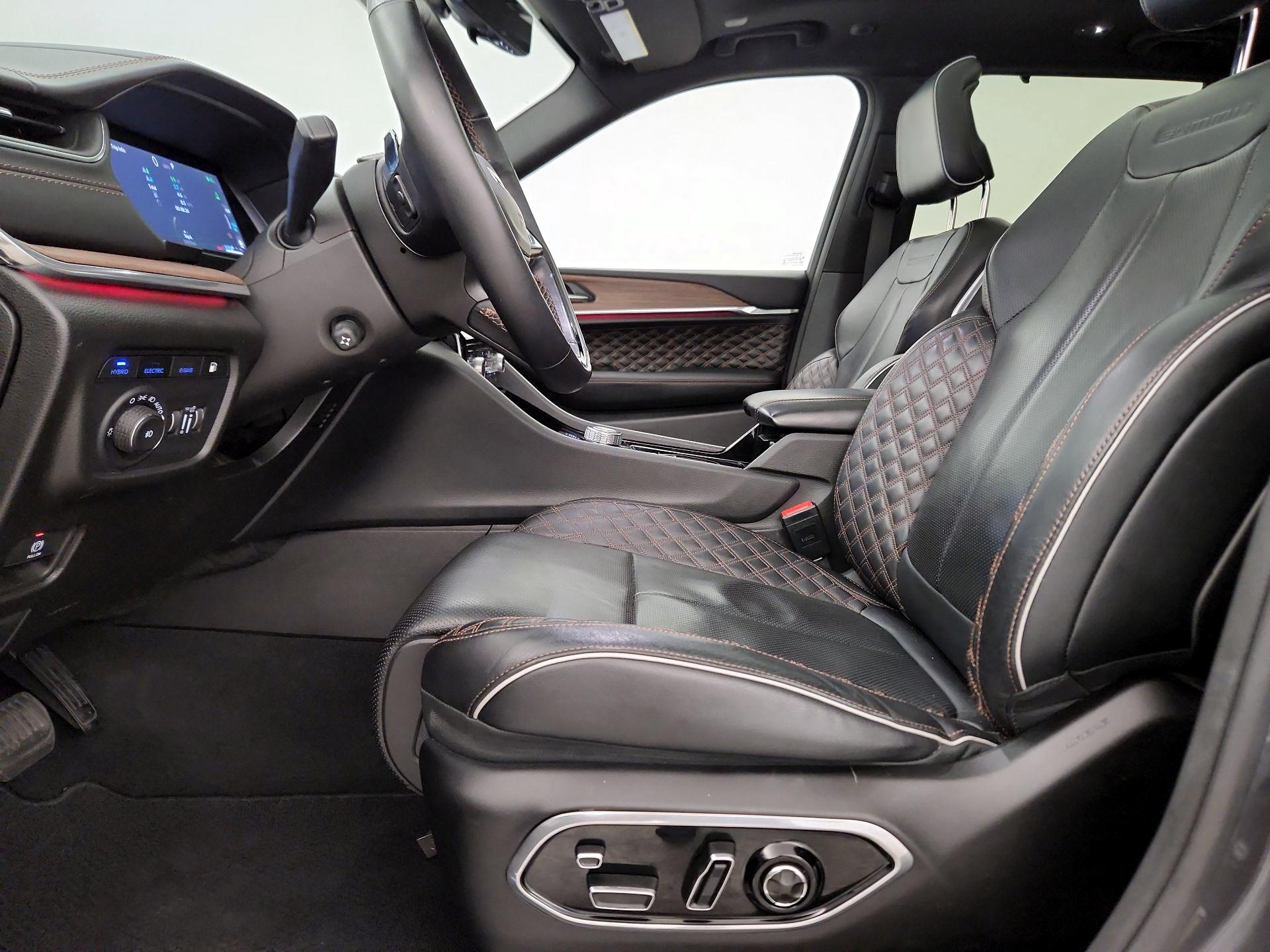 Thumbnail: 2022 Jeep Grand Cherokee - 11