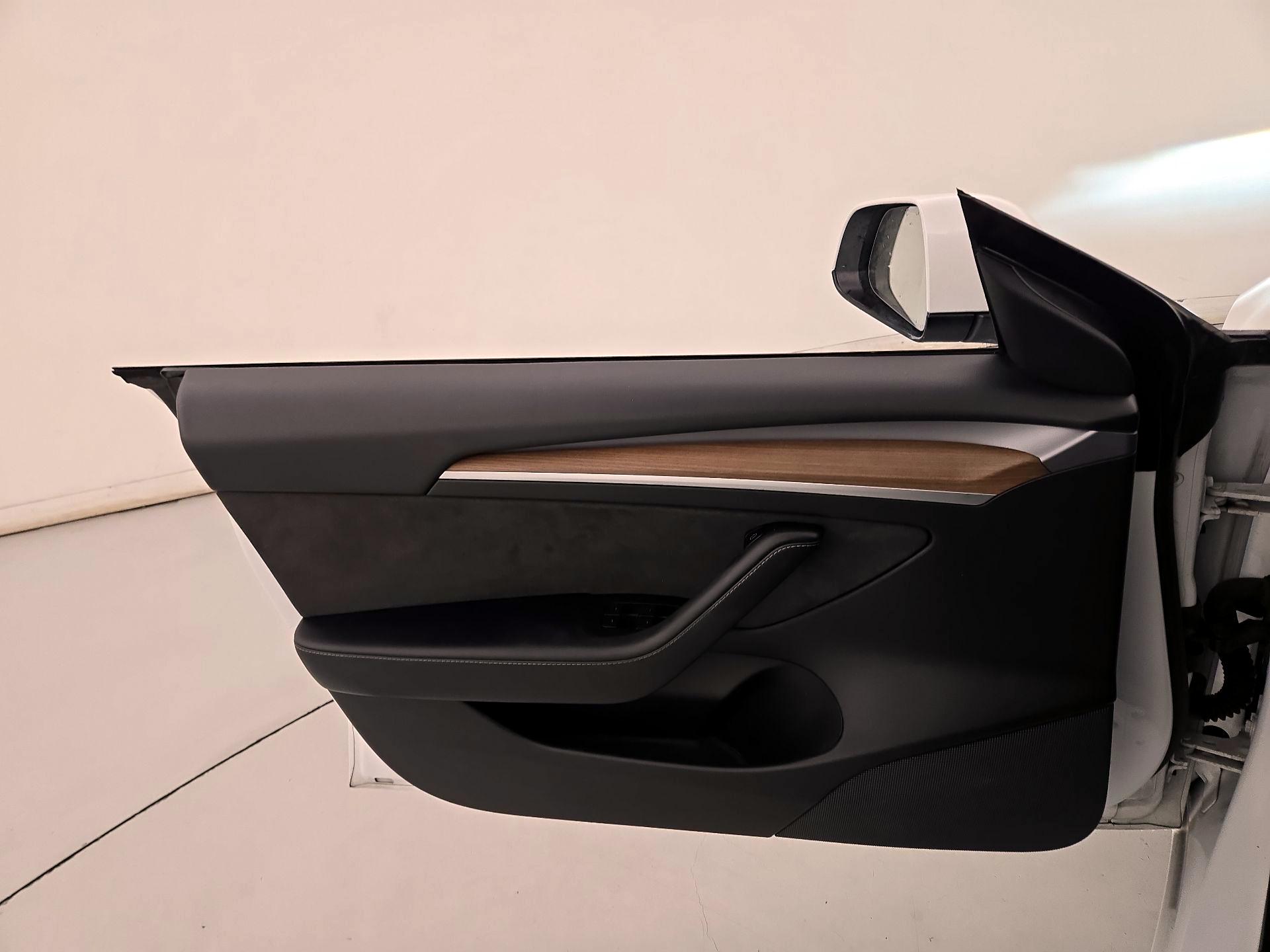 Thumbnail: 2021 Tesla Model 3 - 12