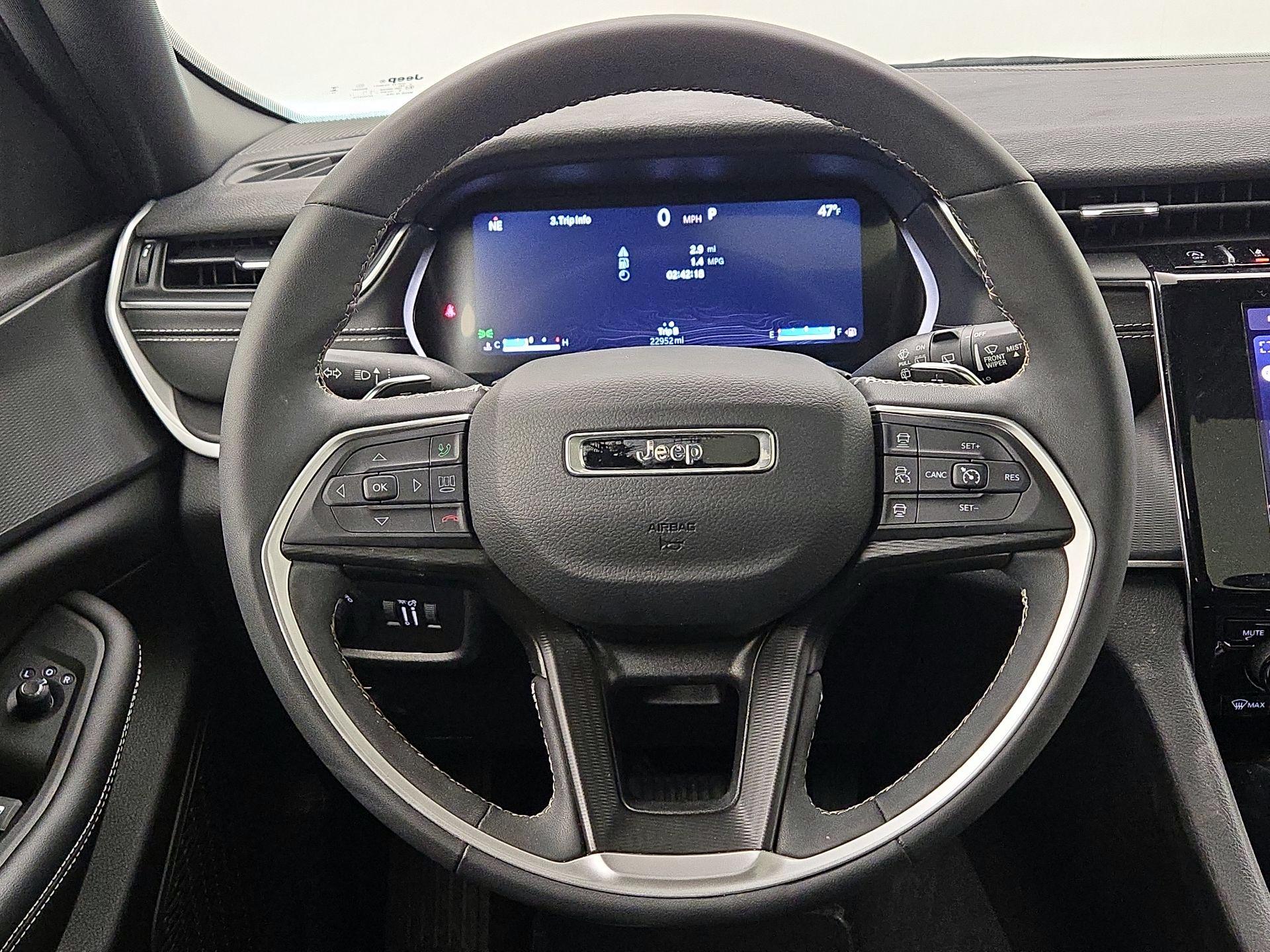 Thumbnail: 2023 Jeep Grand Cherokee - 10