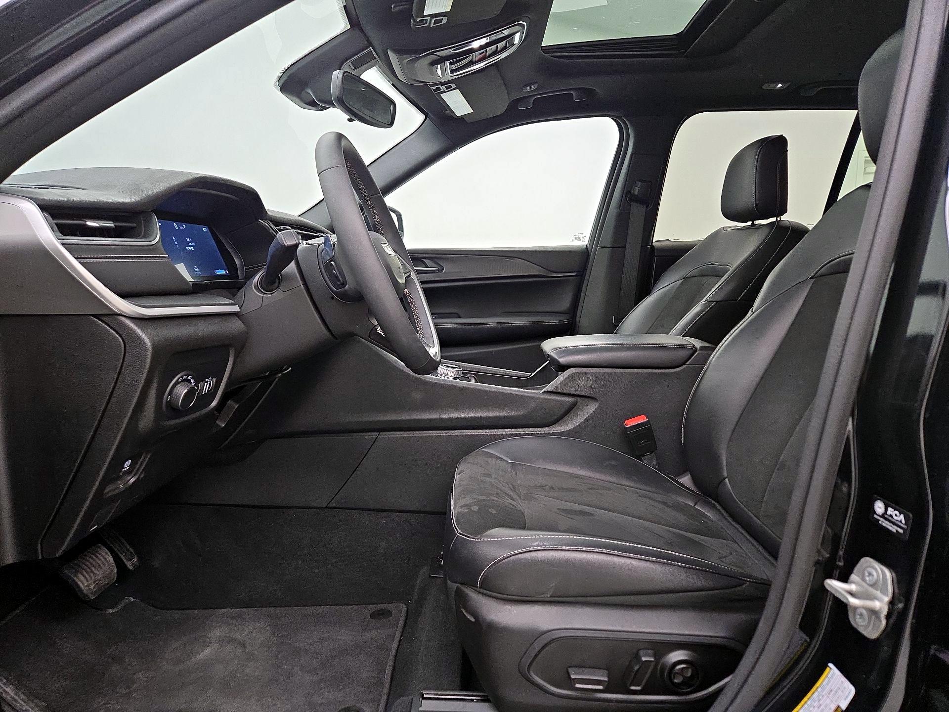 Thumbnail: 2023 Jeep Grand Cherokee - 11