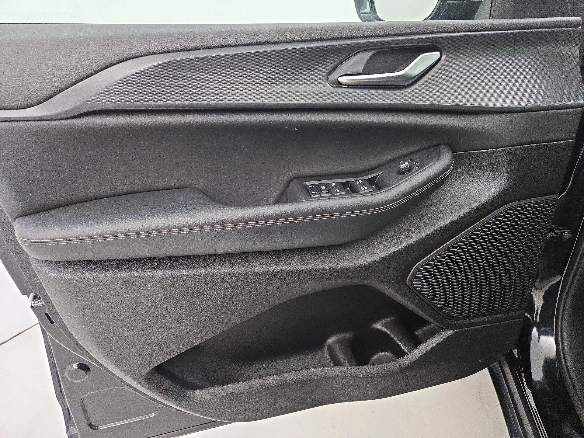 Thumbnail: 2023 Jeep Grand Cherokee - 12