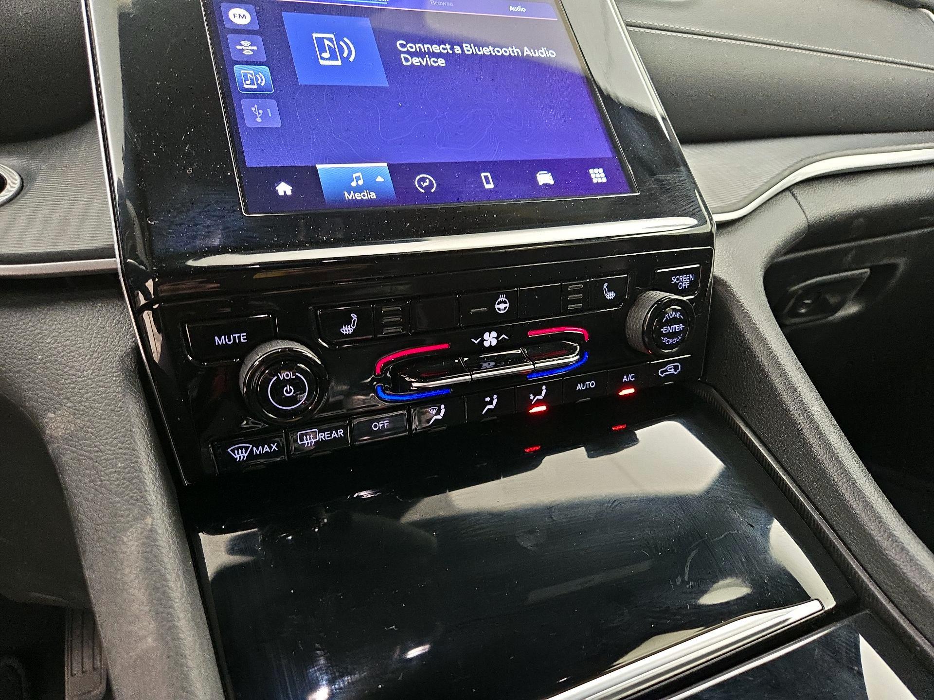 Thumbnail: 2023 Jeep Grand Cherokee - 16