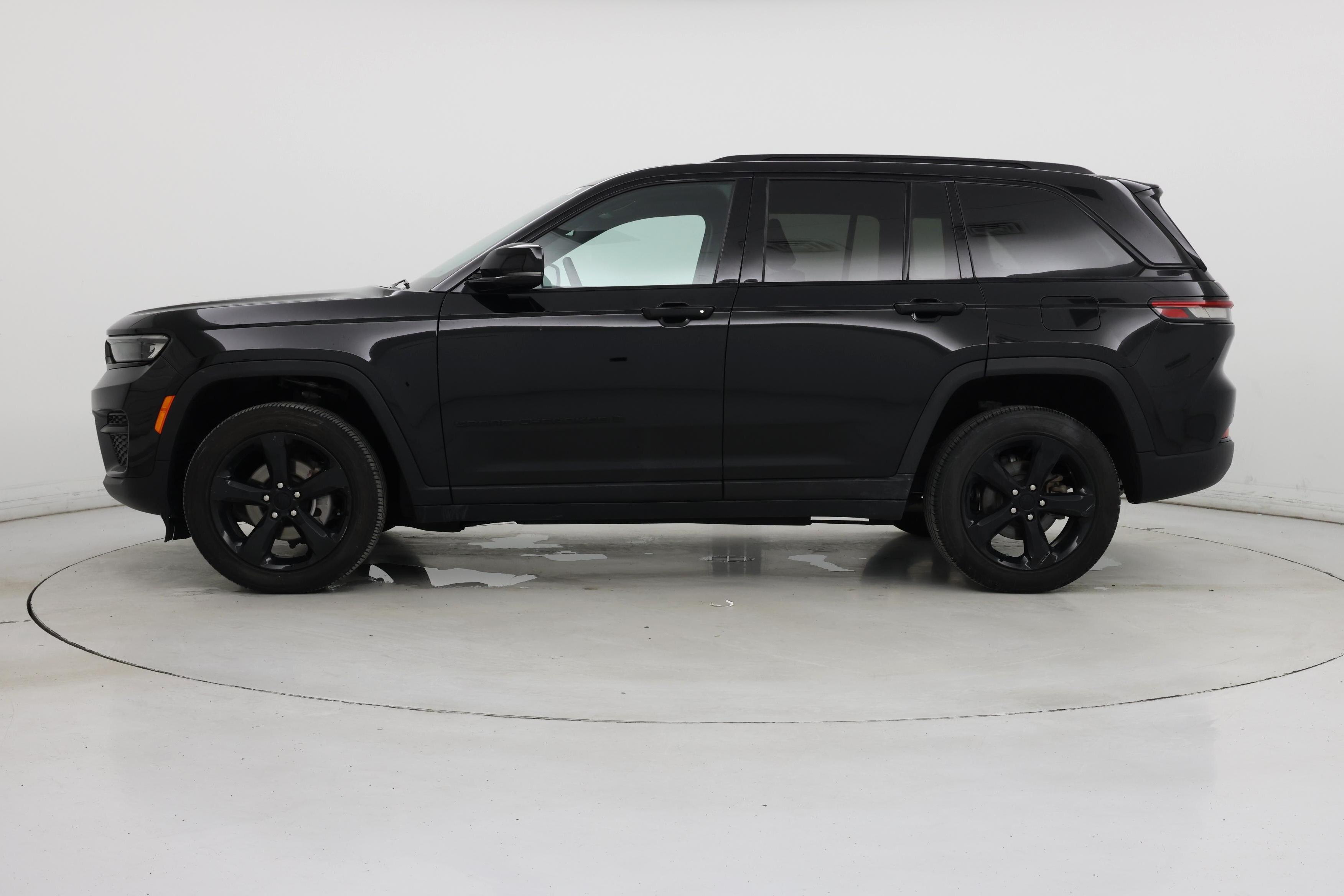 Thumbnail: 2023 Jeep Grand Cherokee - 3