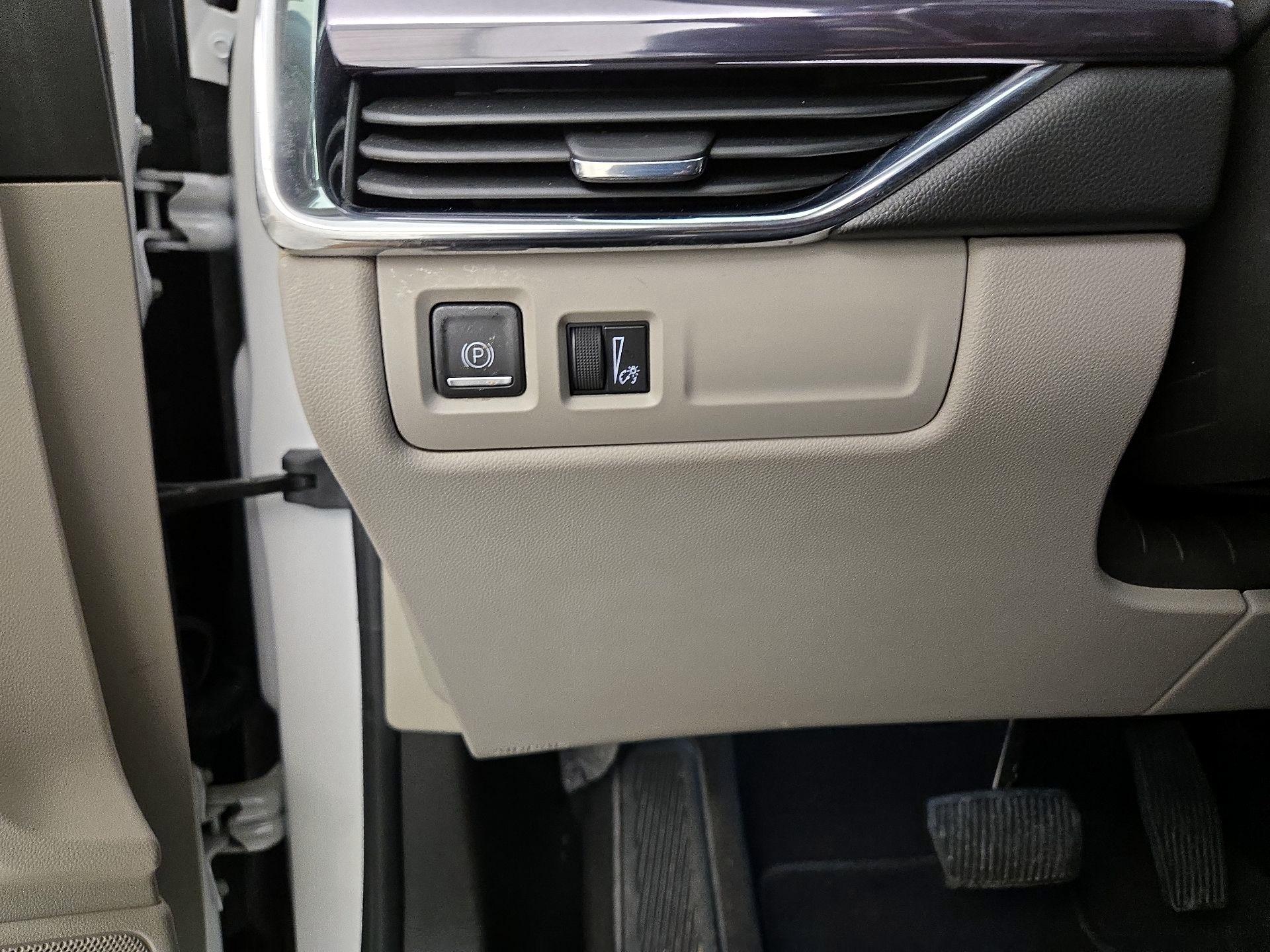 Thumbnail: 2023 Cadillac XT4 - 13