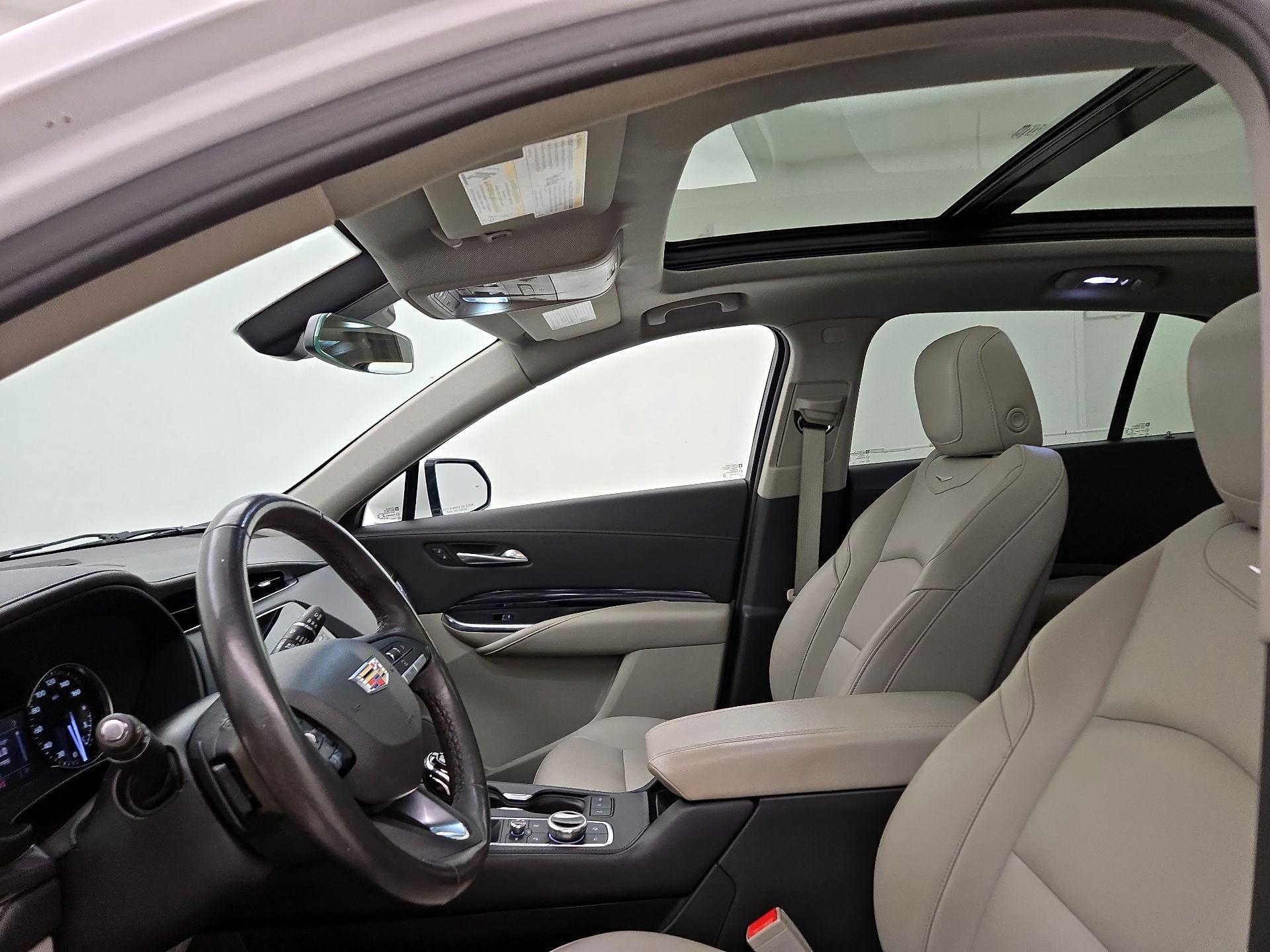 Thumbnail: 2023 Cadillac XT4 - 19