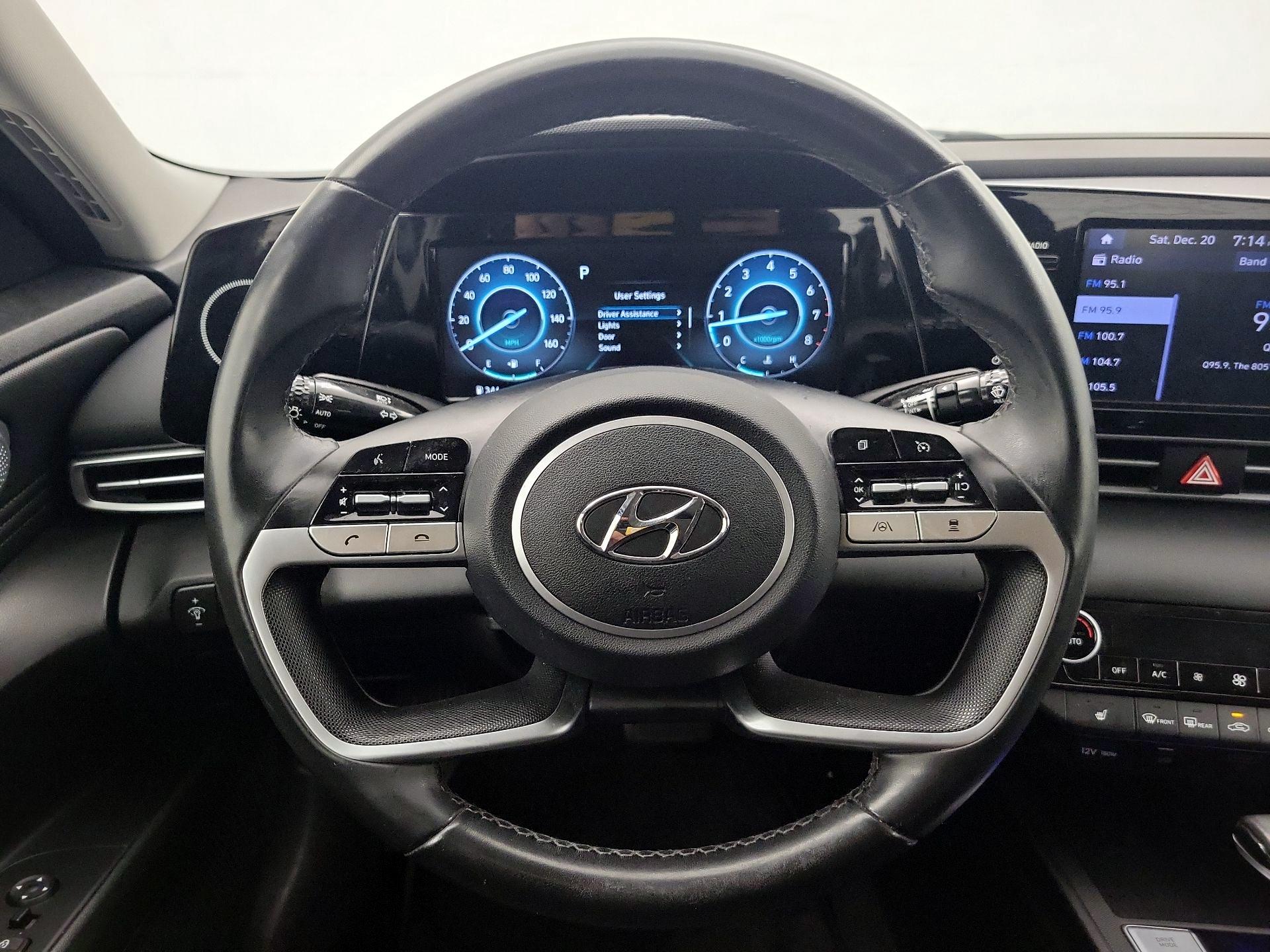 Thumbnail: 2022 Hyundai Elantra - 10