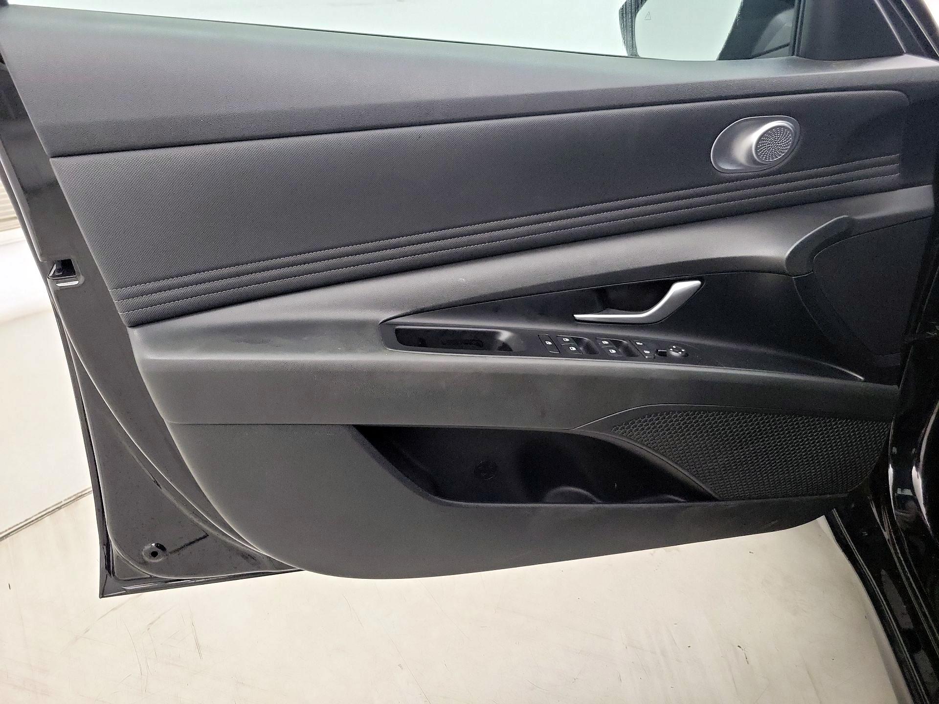 Thumbnail: 2022 Hyundai Elantra - 12