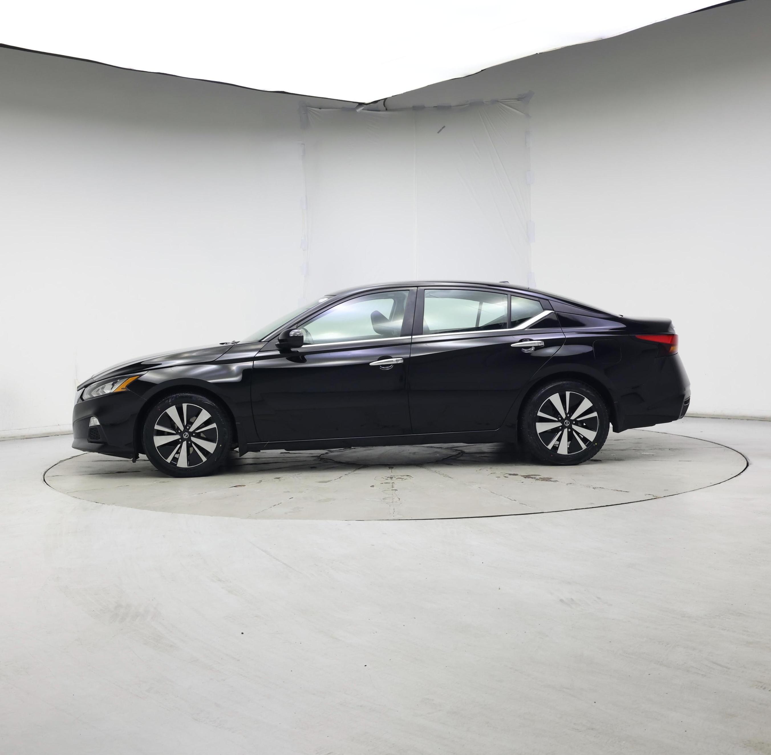 Thumbnail: 2022 Nissan Altima - 3