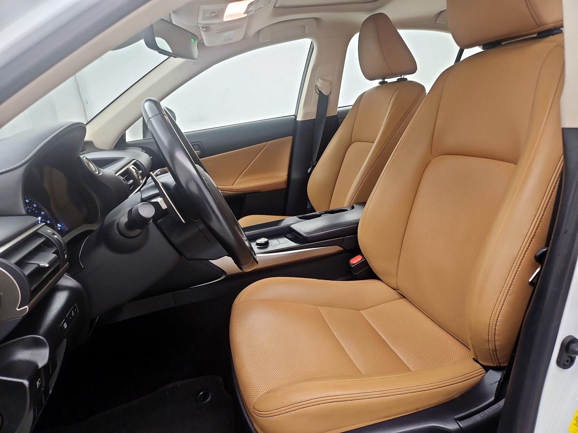 Thumbnail: 2020 Lexus IS - 11