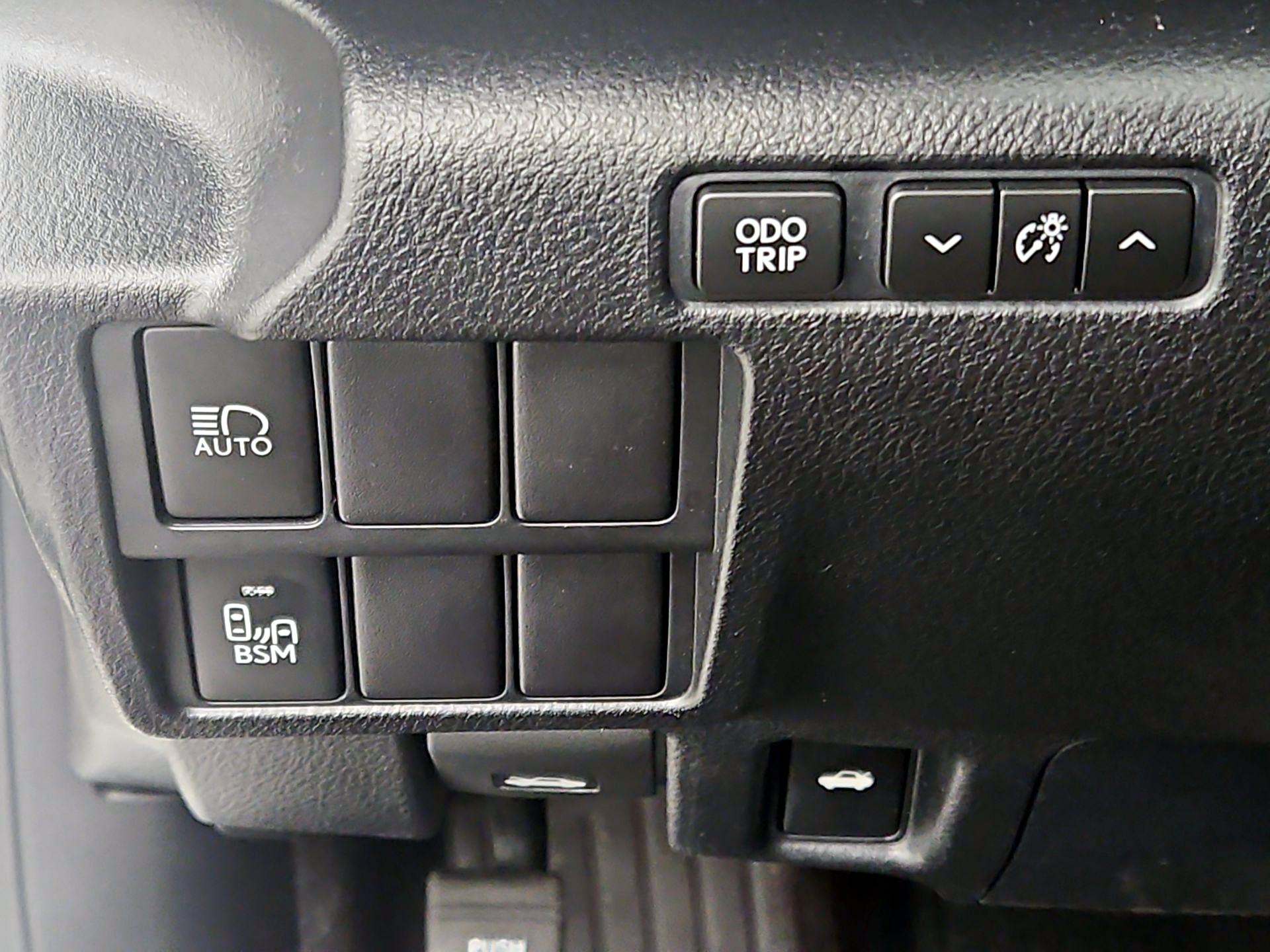 Thumbnail: 2020 Lexus IS - 13