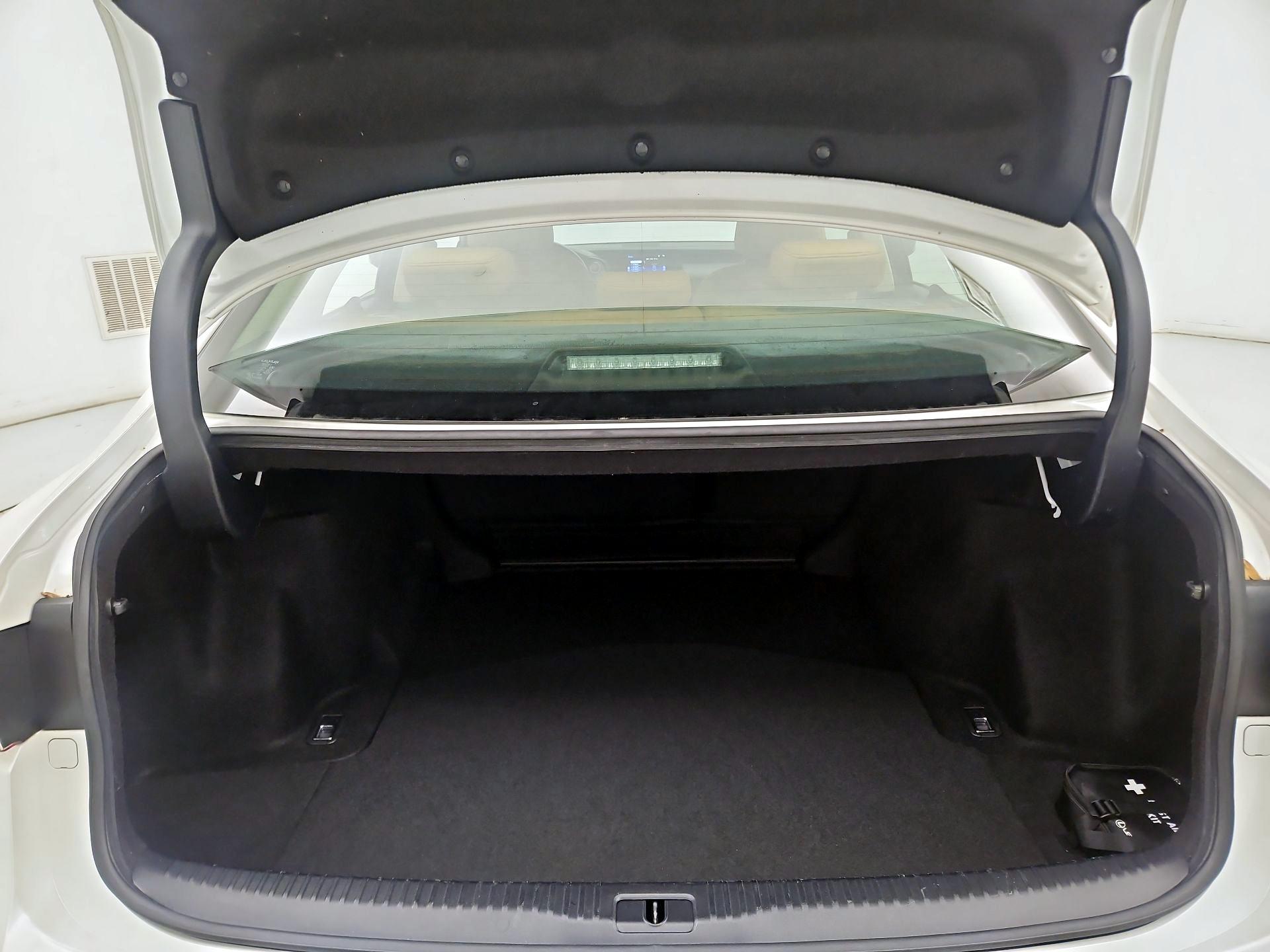 Thumbnail: 2020 Lexus IS - 20