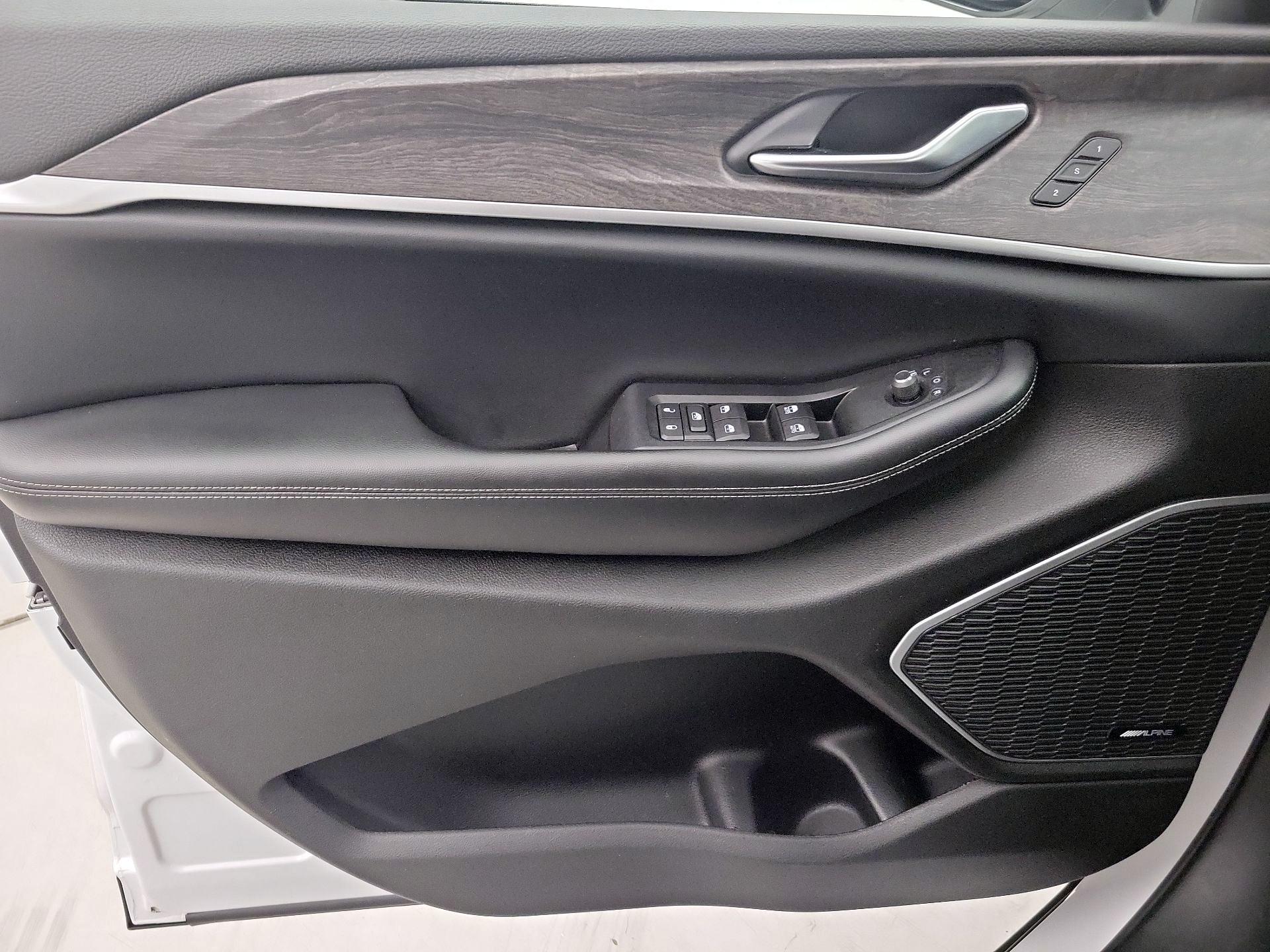 Thumbnail: 2023 Jeep Grand Cherokee - 12