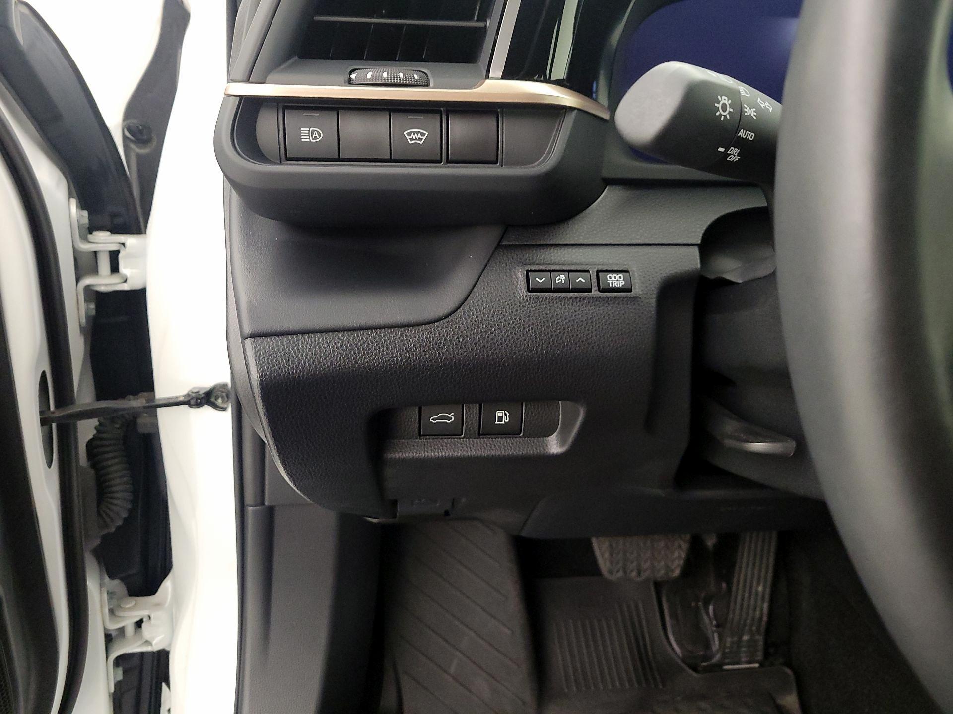 Thumbnail: 2023 Toyota Crown - 13