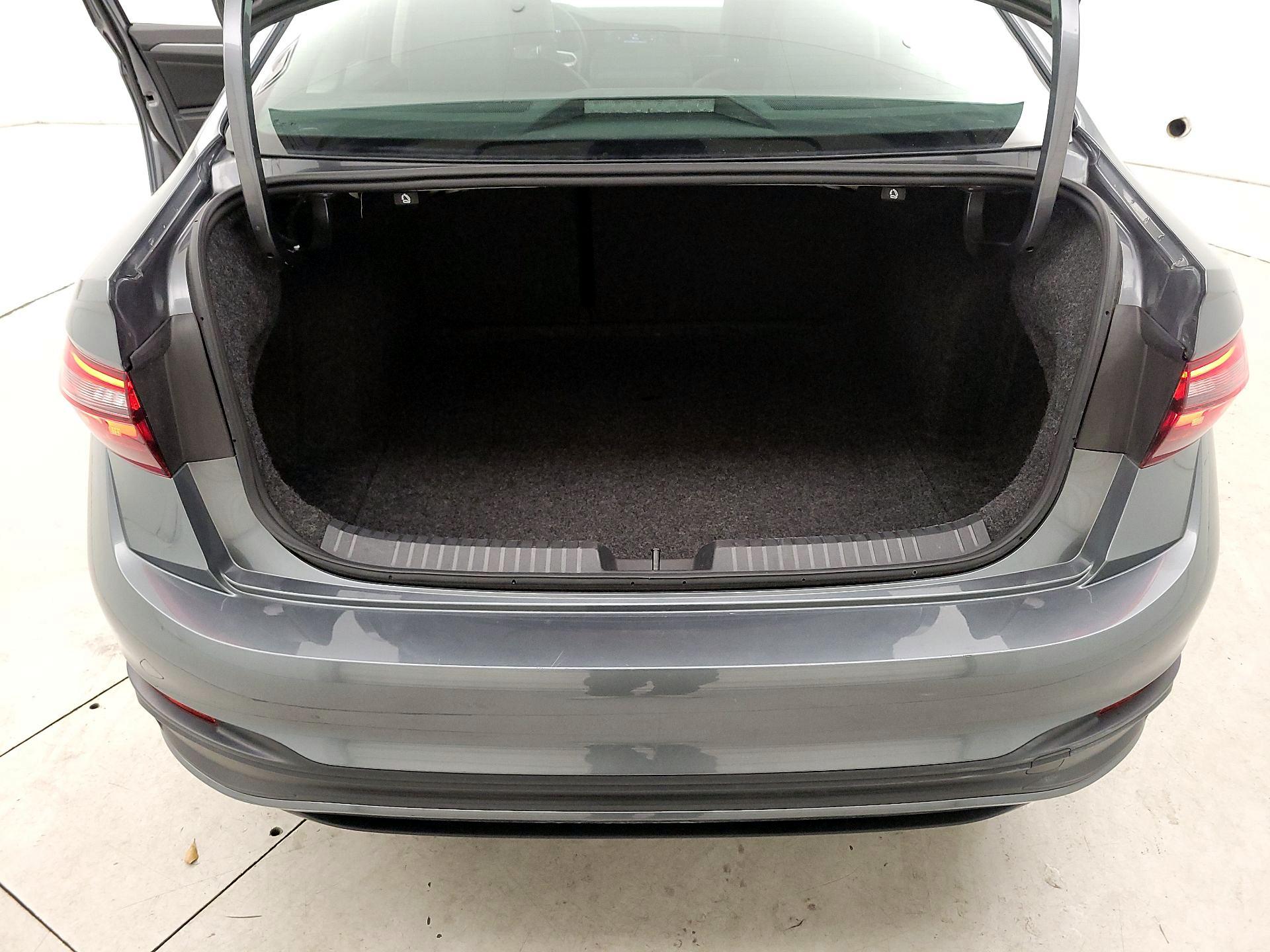 Thumbnail: 2024 Volkswagen Jetta - 19