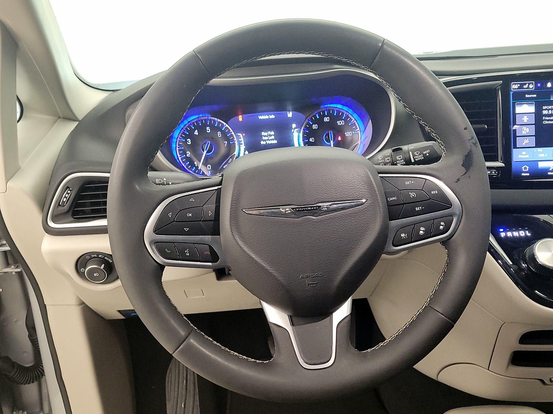 Thumbnail: 2024 Chrysler Pacifica - 10