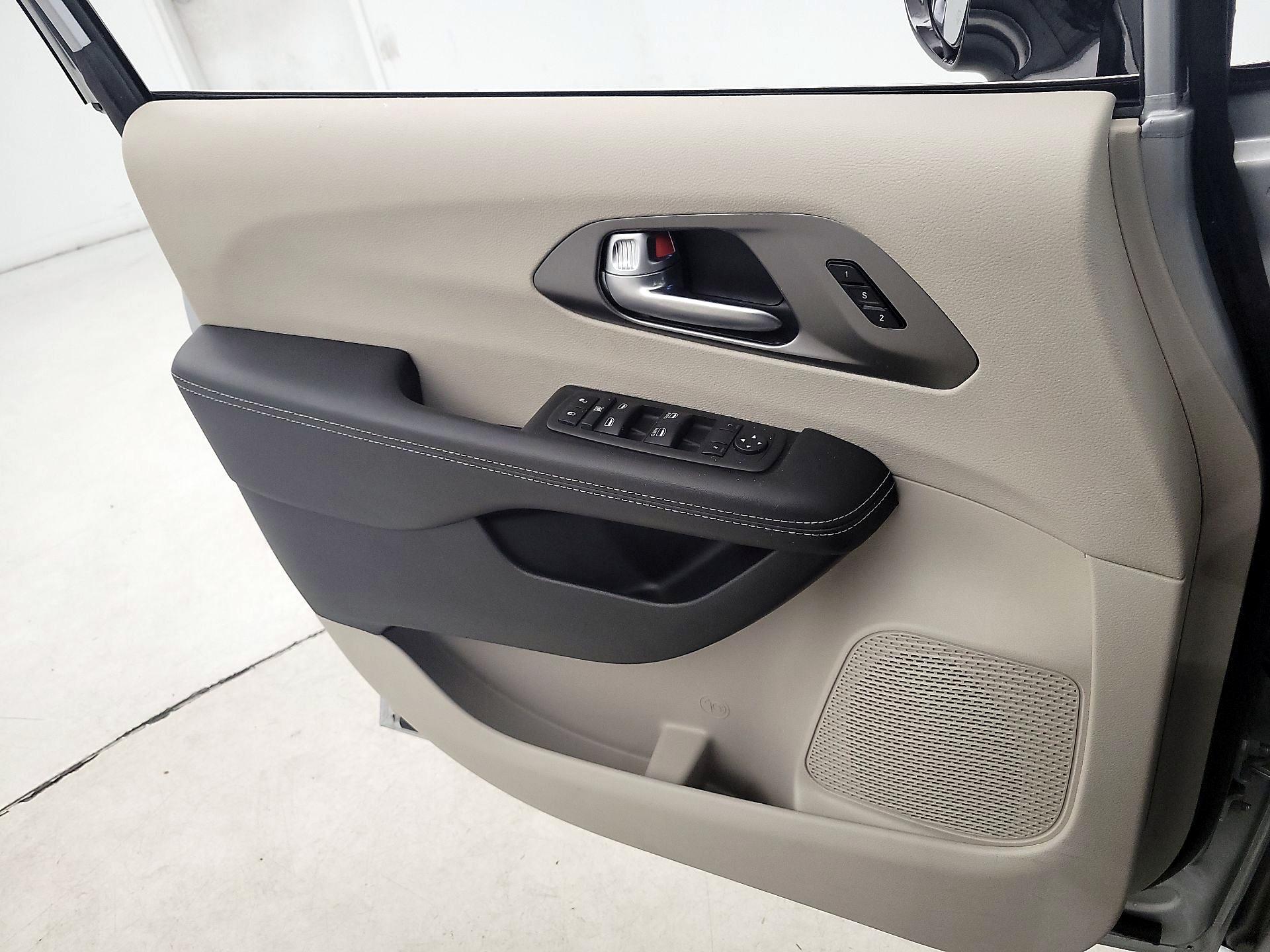 Thumbnail: 2024 Chrysler Pacifica - 12