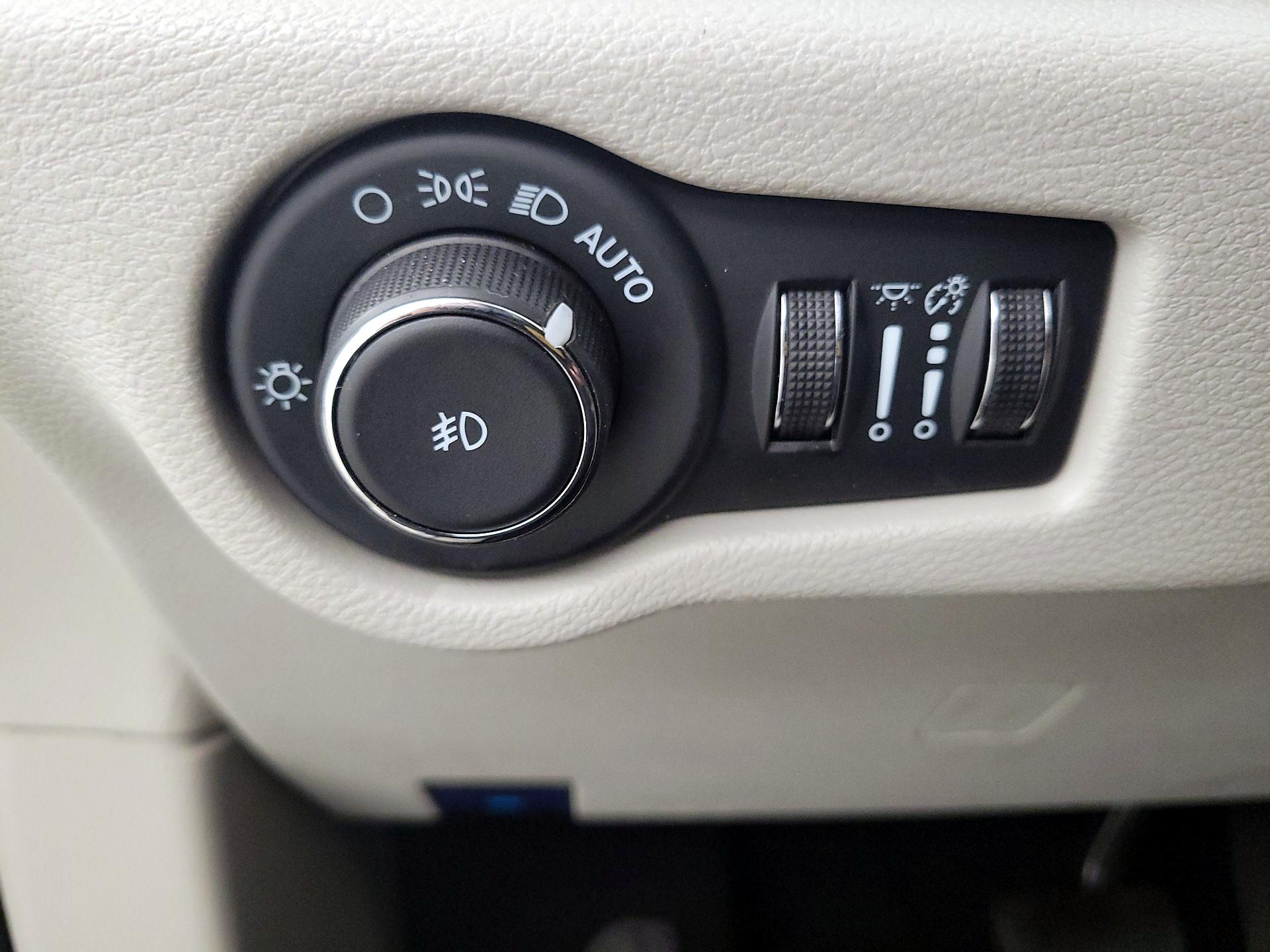 Thumbnail: 2024 Chrysler Pacifica - 13