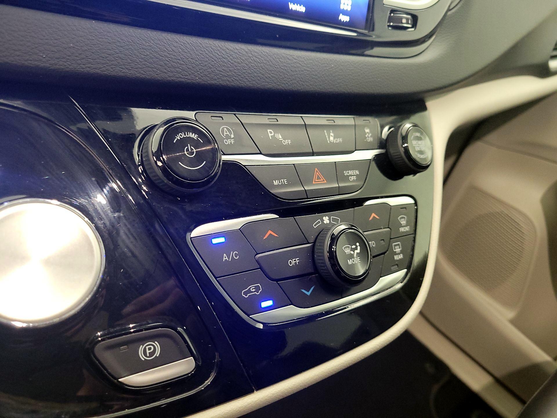 Thumbnail: 2024 Chrysler Pacifica - 16