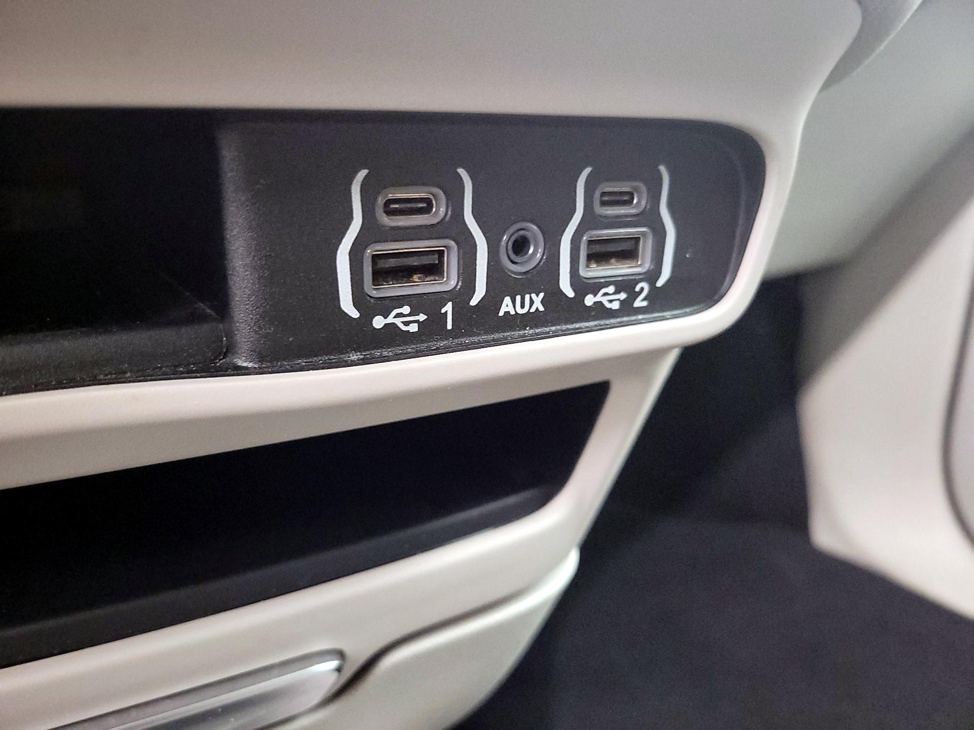 Thumbnail: 2024 Chrysler Pacifica - 18