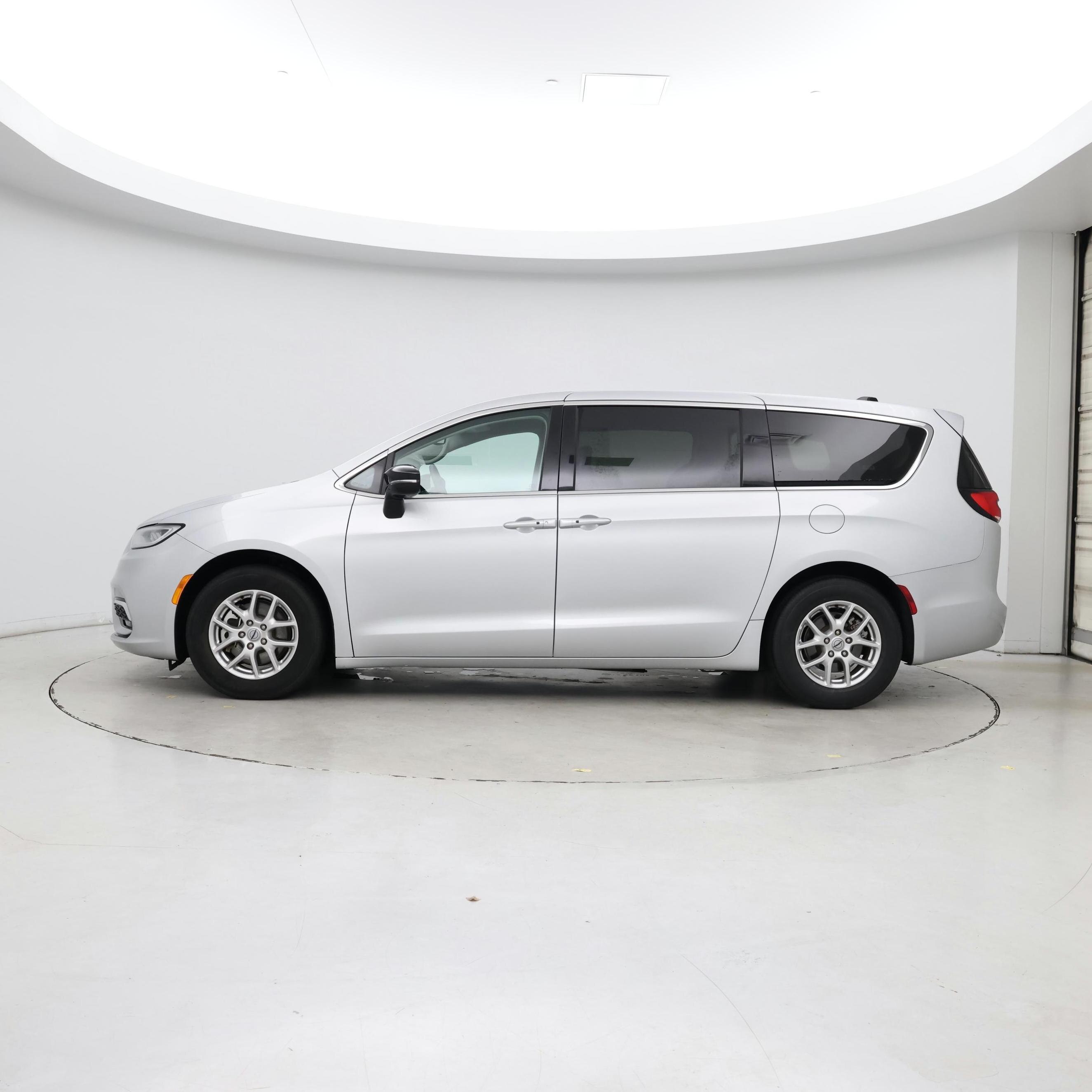 Thumbnail: 2024 Chrysler Pacifica - 3