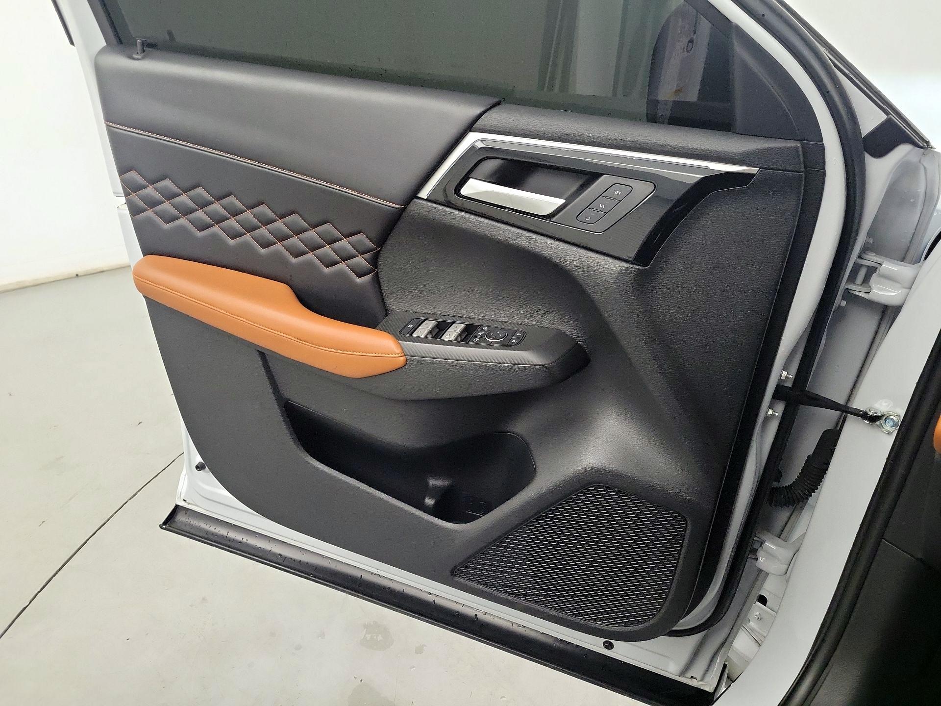 Thumbnail: 2022 Mitsubishi Outlander - 10