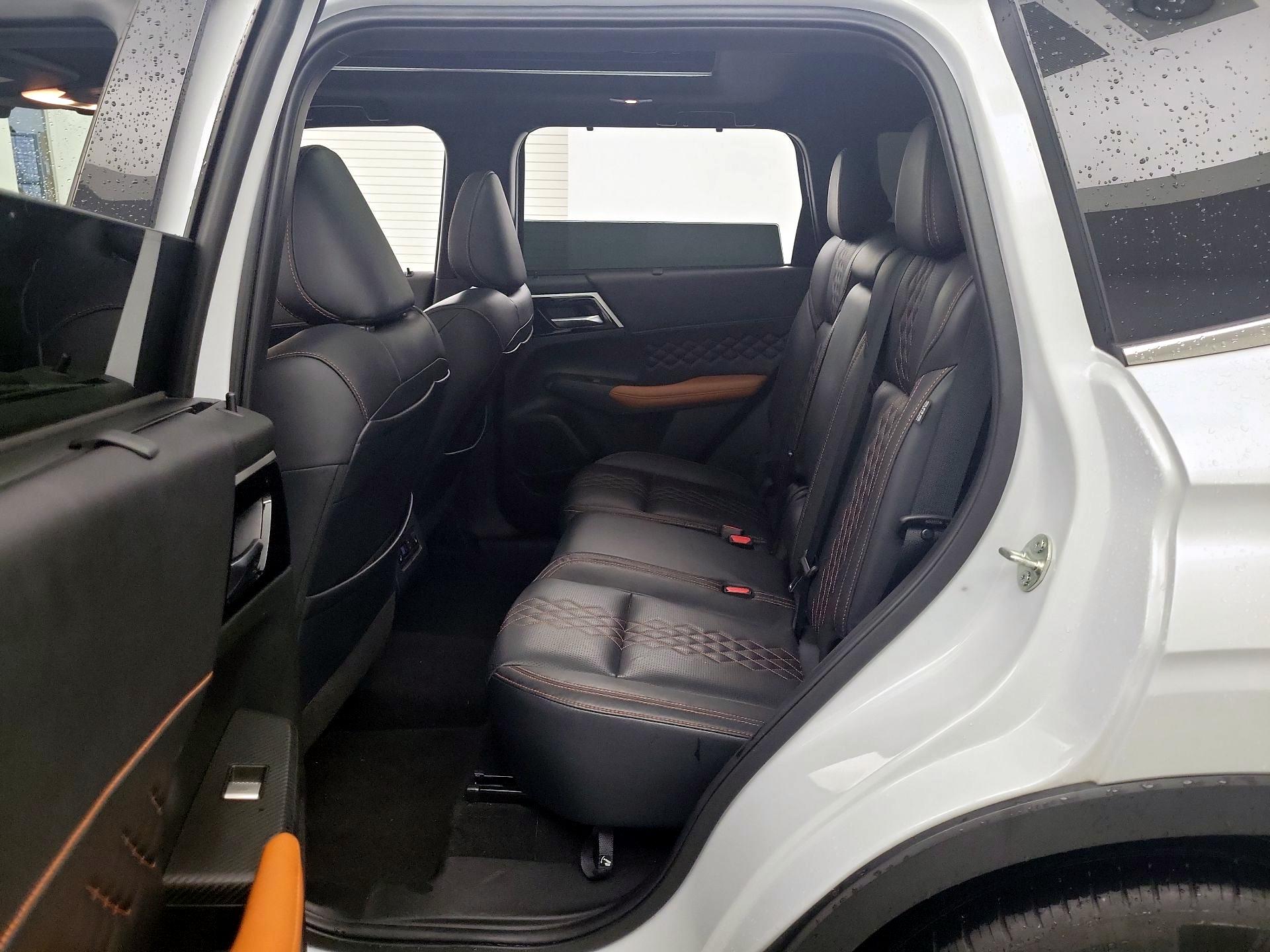 Thumbnail: 2022 Mitsubishi Outlander - 19