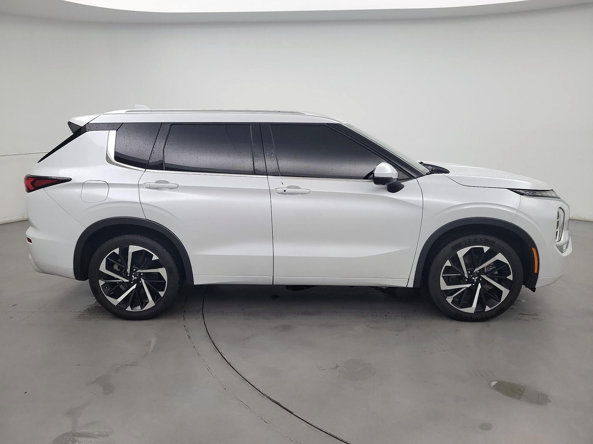 Thumbnail: 2022 Mitsubishi Outlander - 4