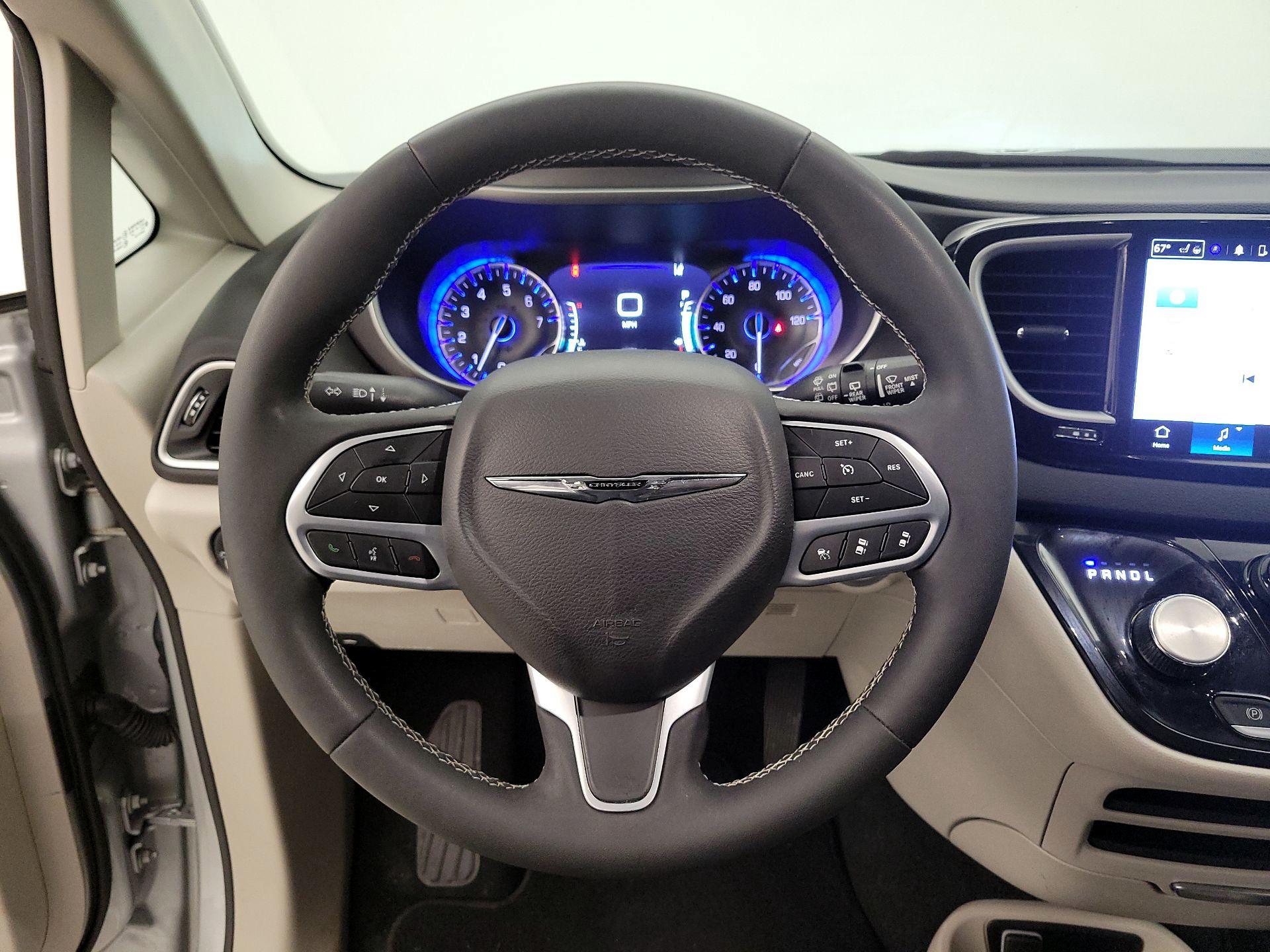 Thumbnail: 2024 Chrysler Pacifica - 10