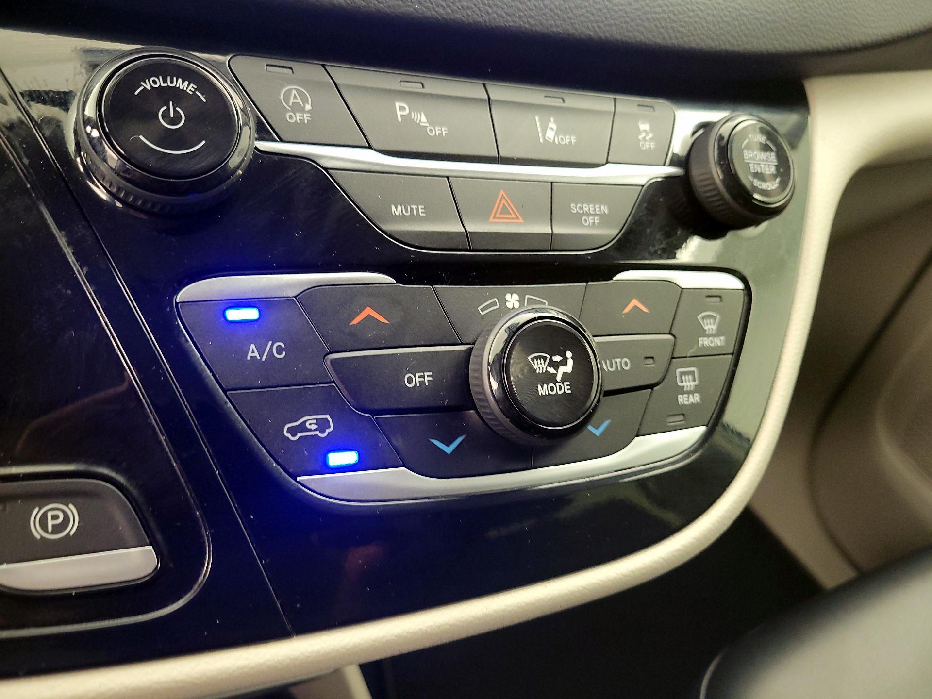 Thumbnail: 2024 Chrysler Pacifica - 16