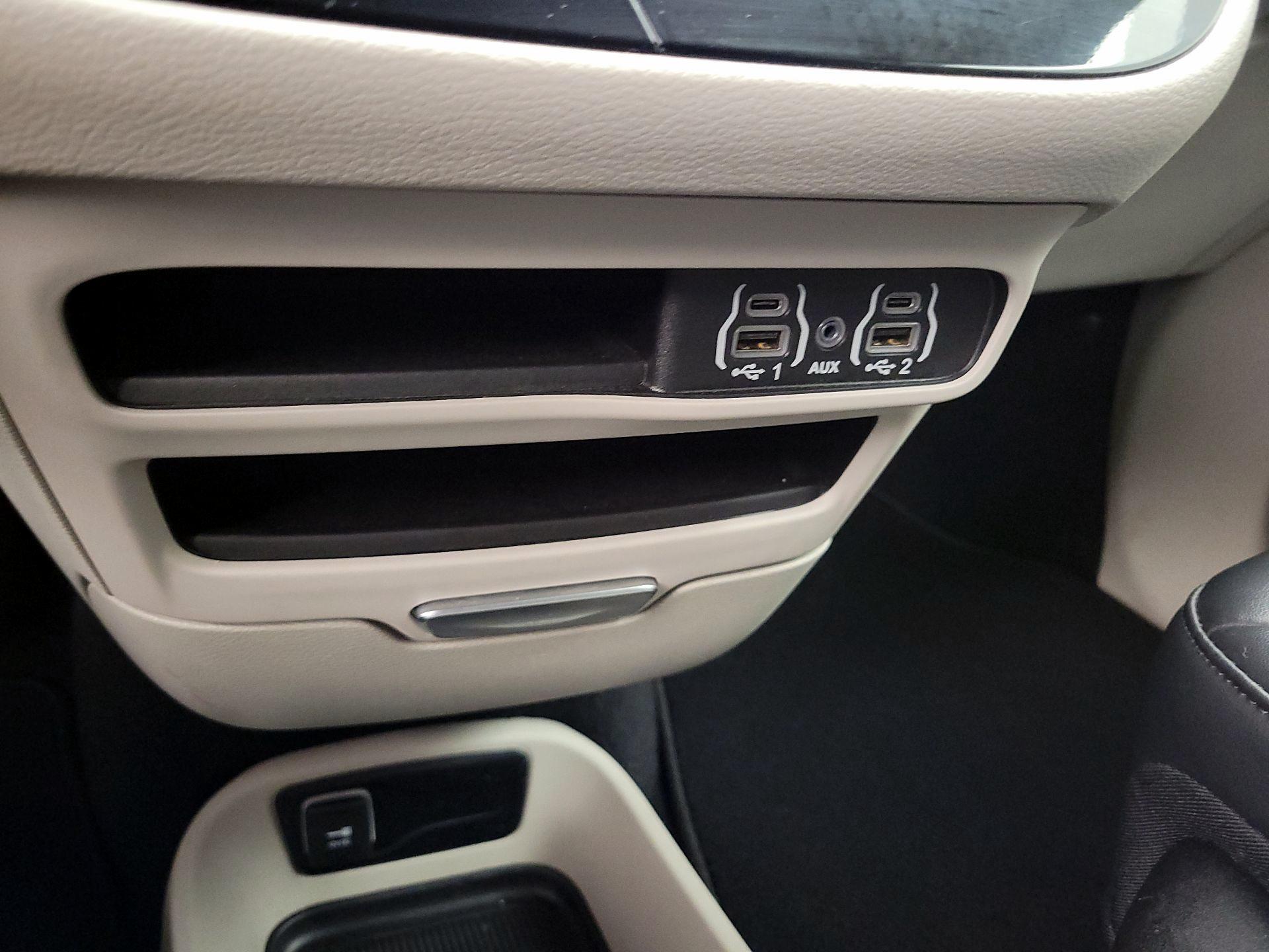 Thumbnail: 2024 Chrysler Pacifica - 18